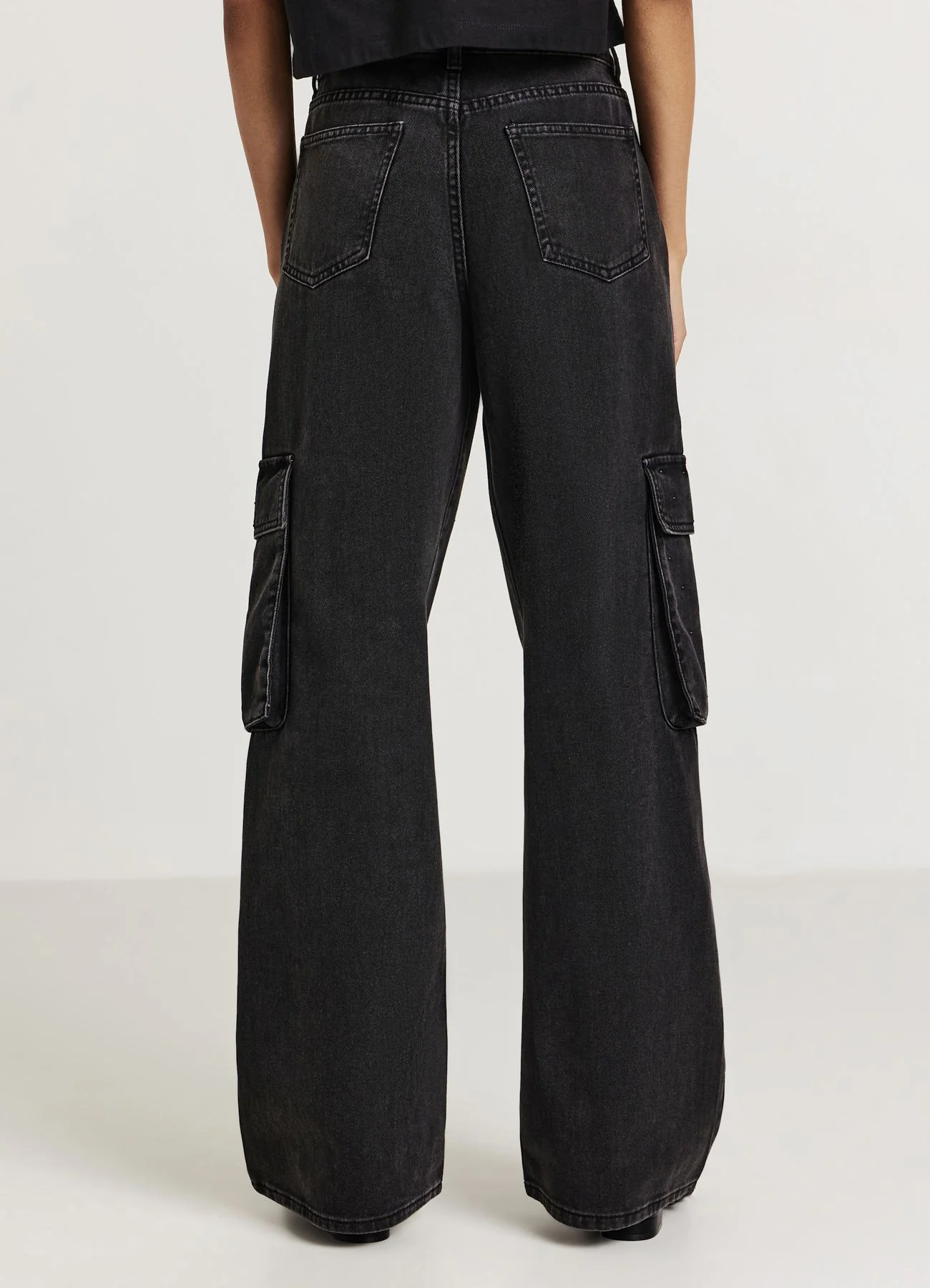 Jeans cargo con strass - Image 5