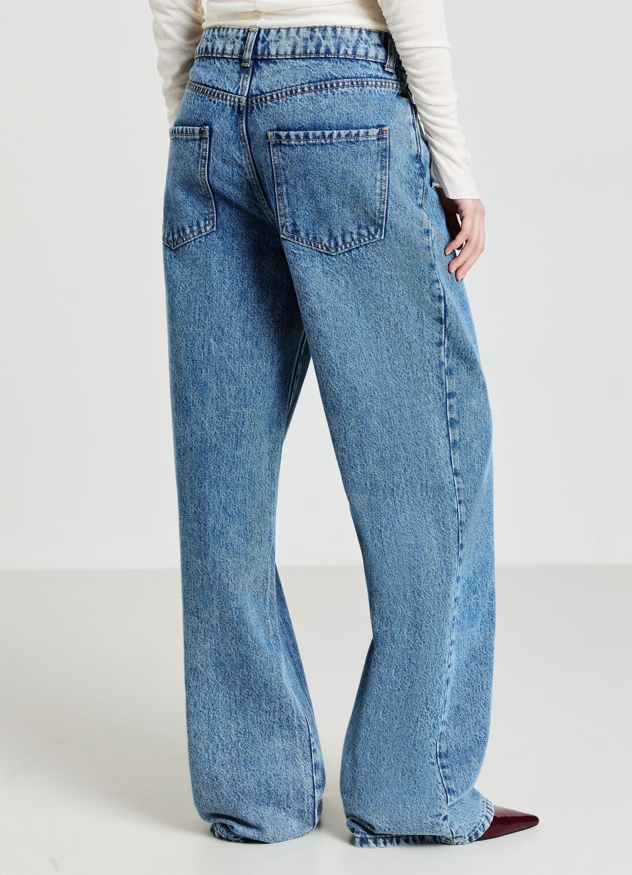 Jeans con applicazioni in pizzo