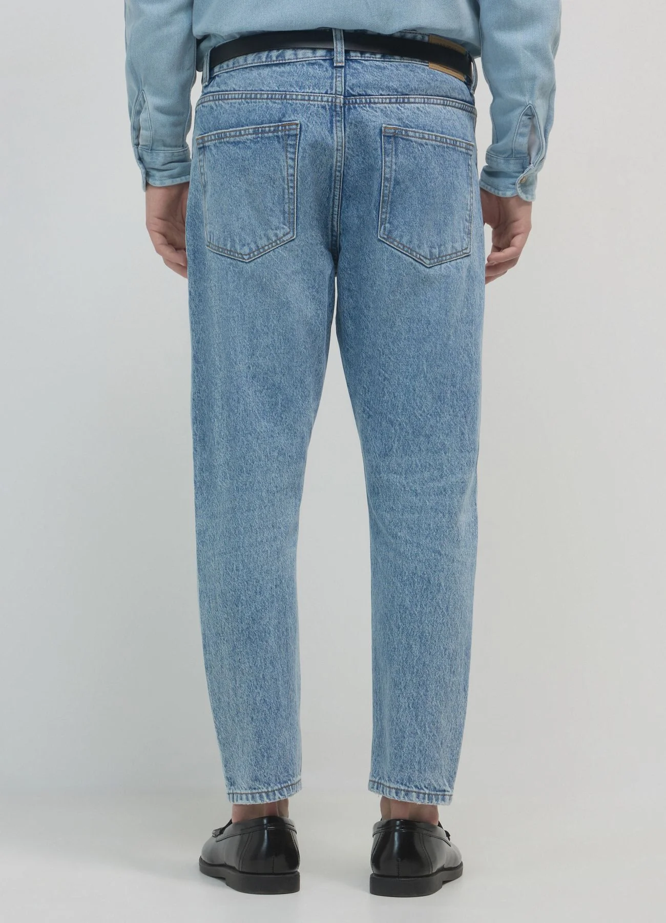 Jeans cropped con strappi - Image 3