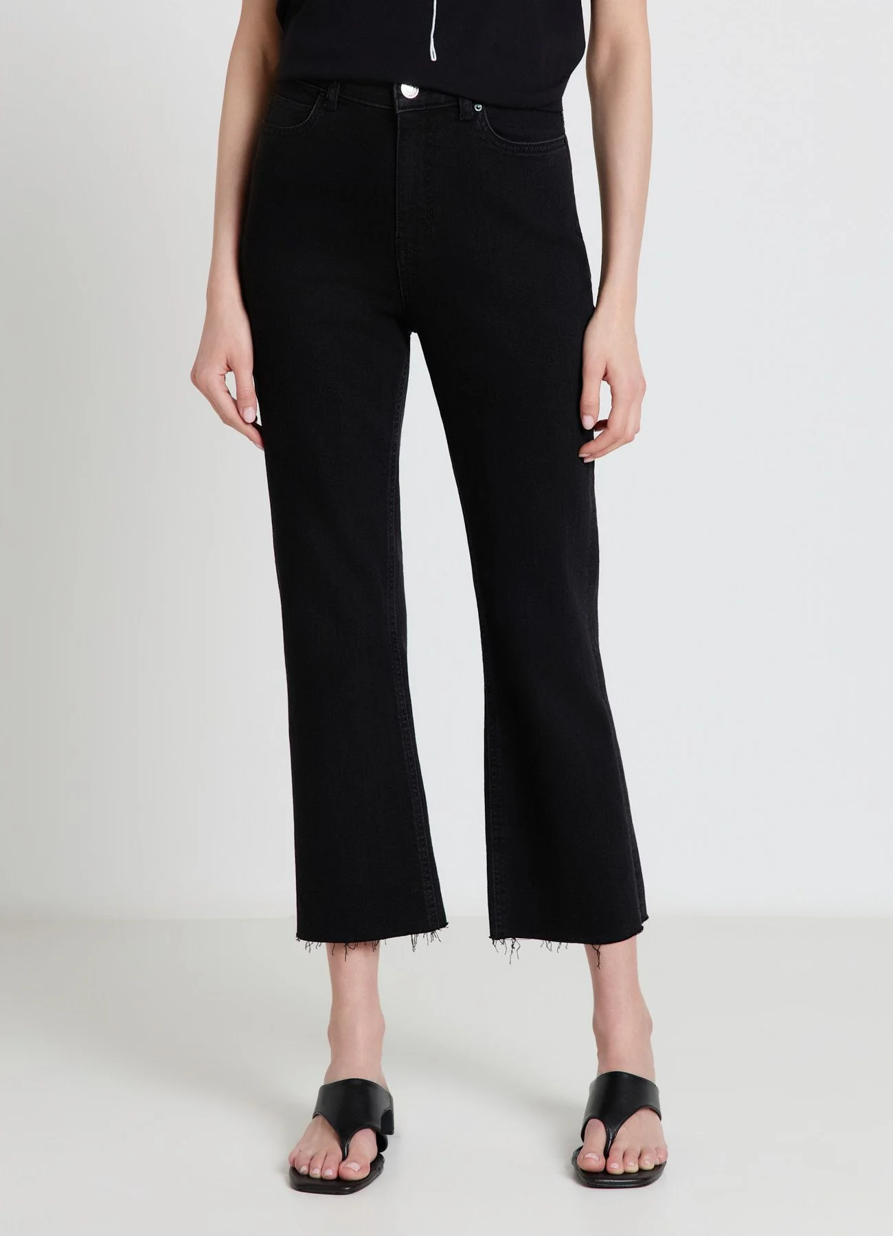 Jeans cropped flare con orlo sfrangiato - Image 8