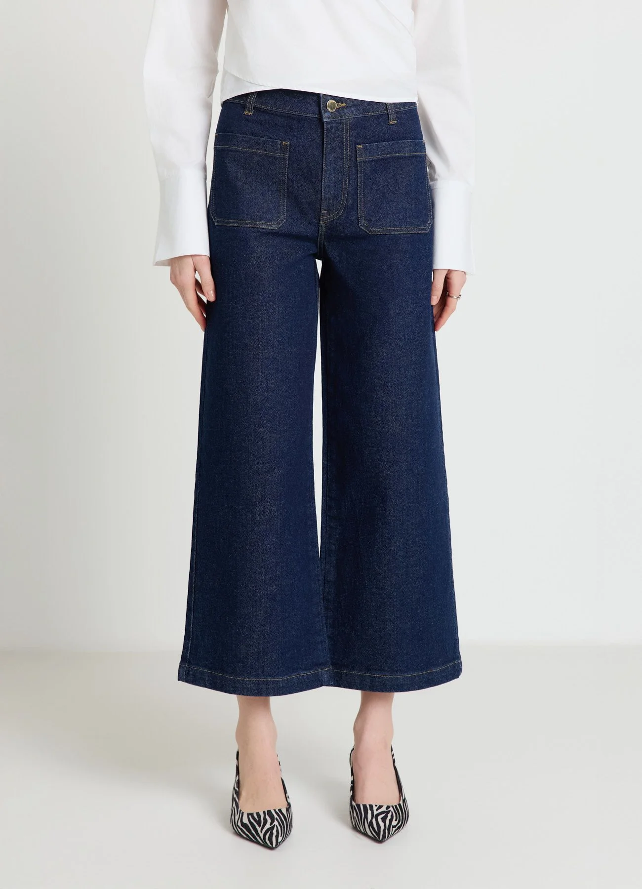 Jeans culotte con tasche applicate - Image 3