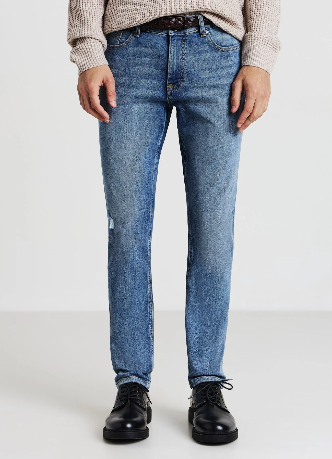 Jeans skinny con strappi - Image 4