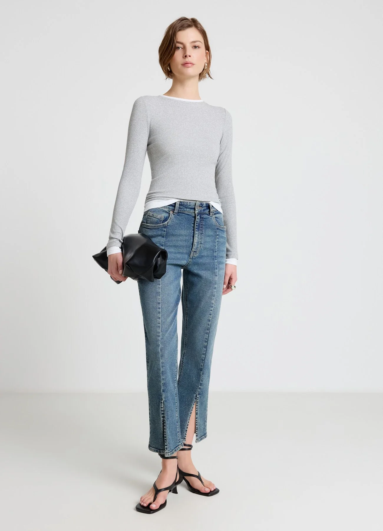 Jeans straight con spacchi al fondo