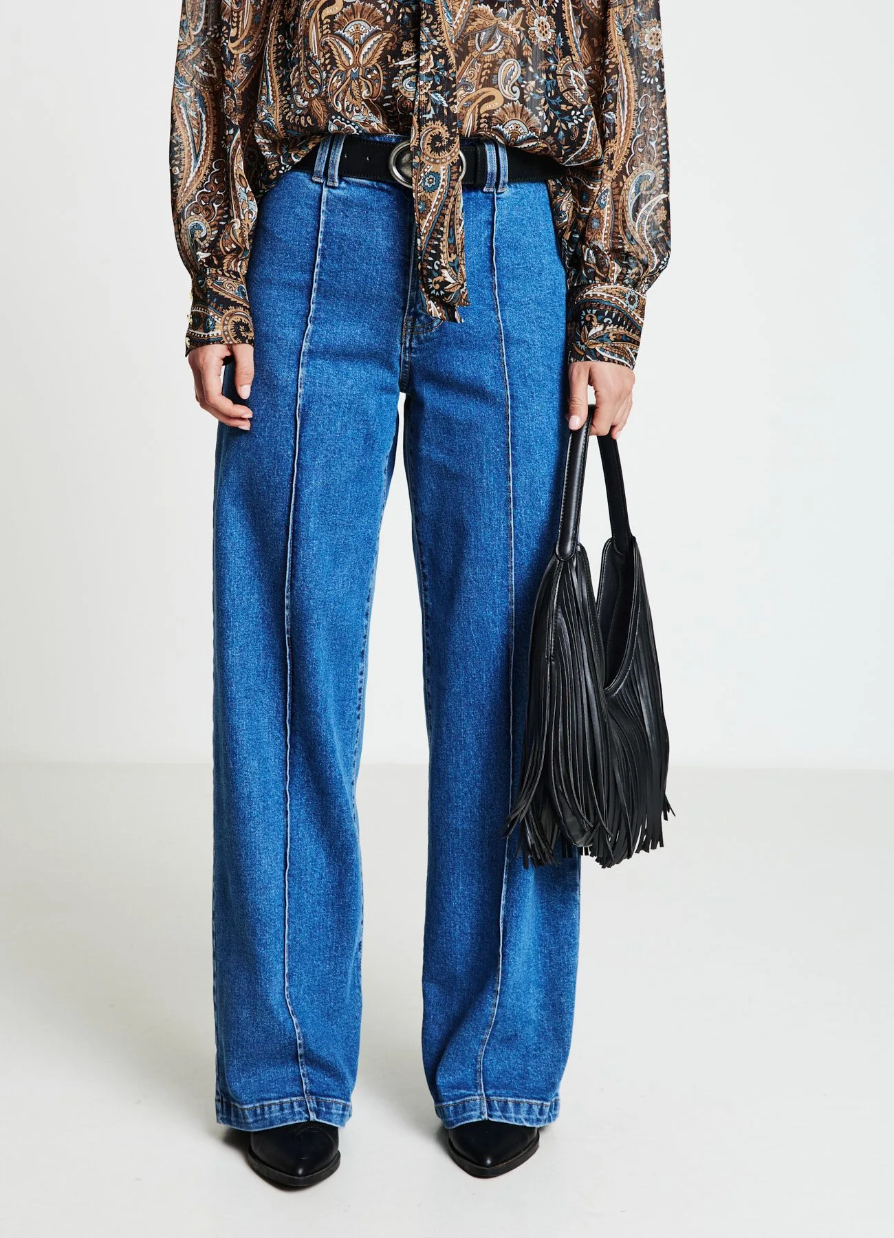 Jeans wide leg con cuciture in rilievo