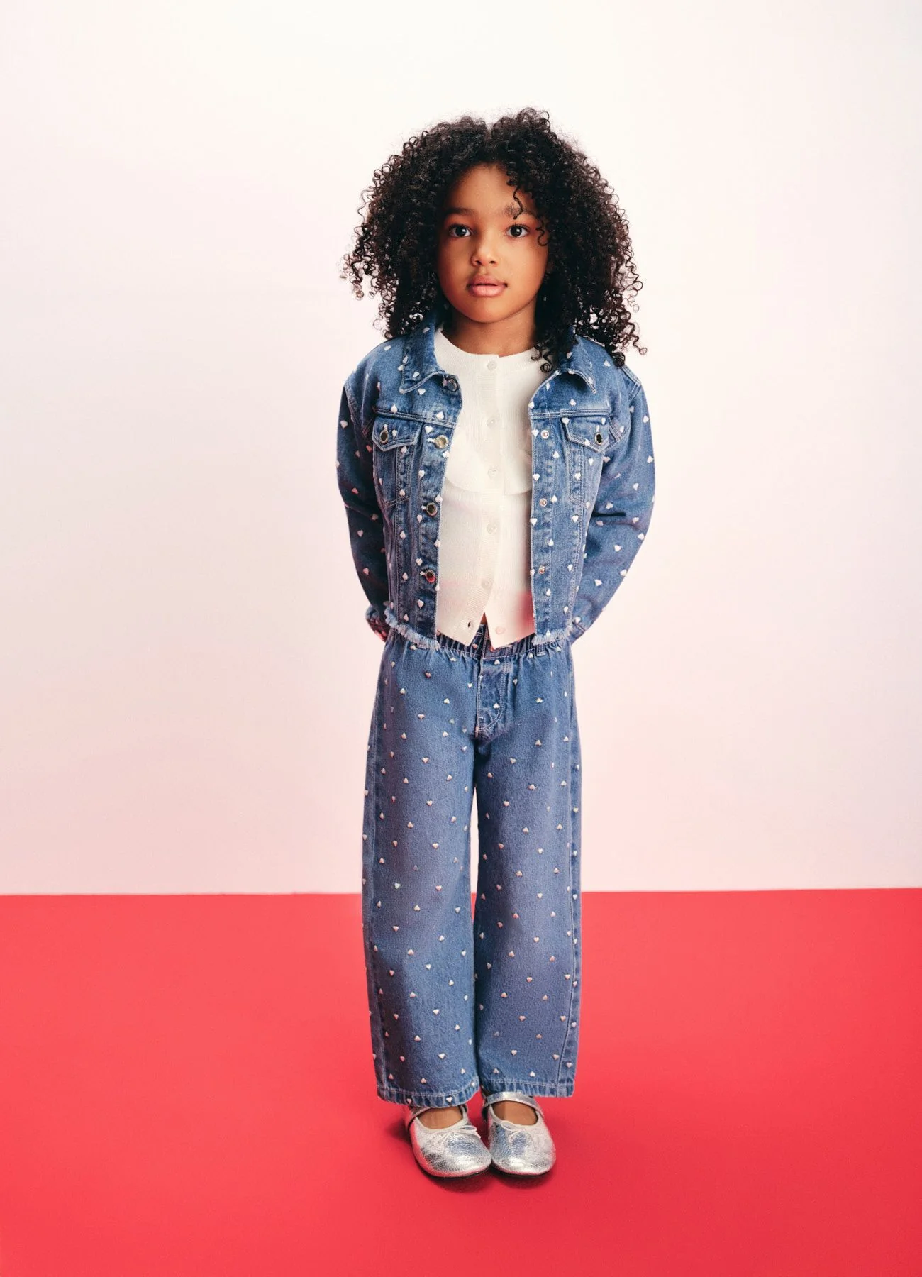Jeans wide leg con ricami a cuori - Image 4
