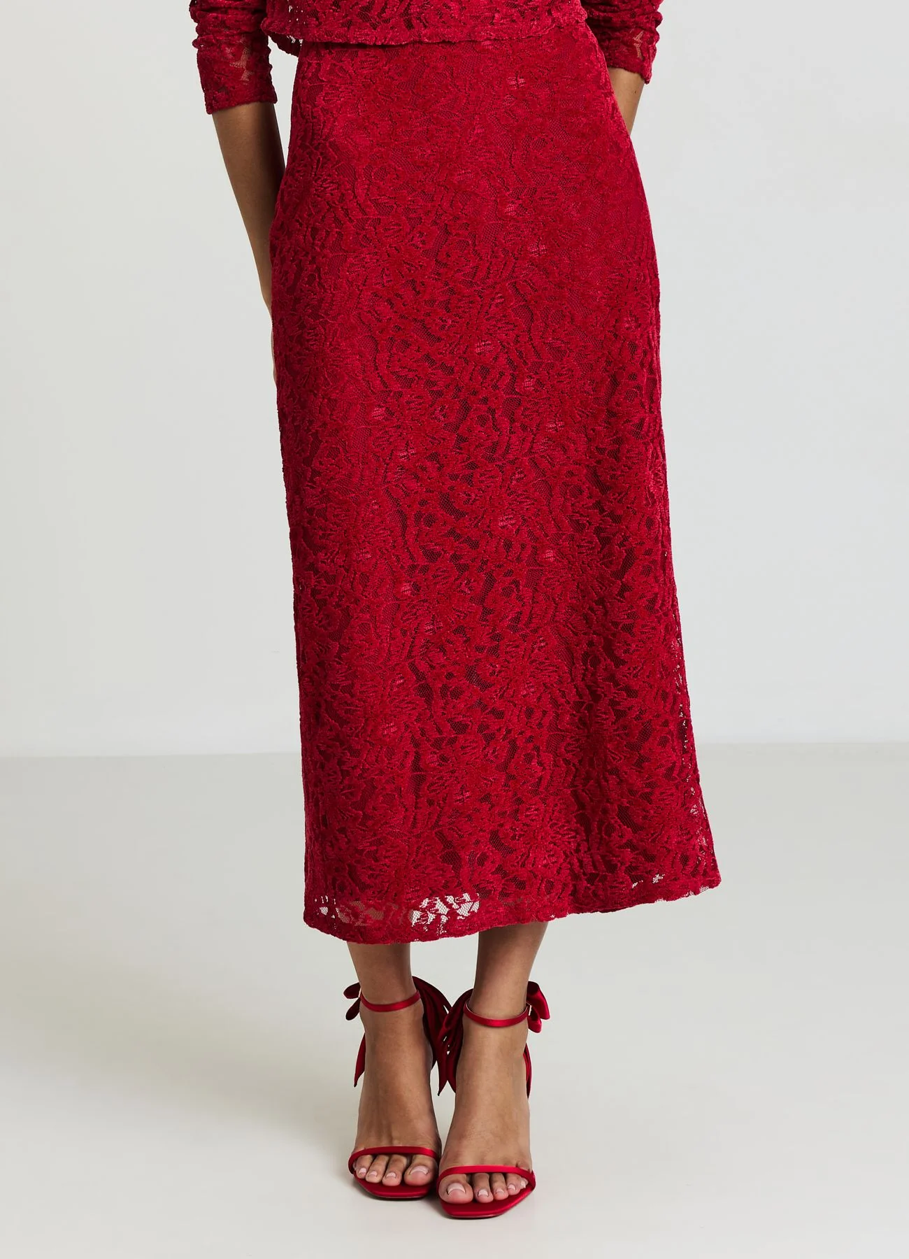 Longuette in pizzo con spacco retro