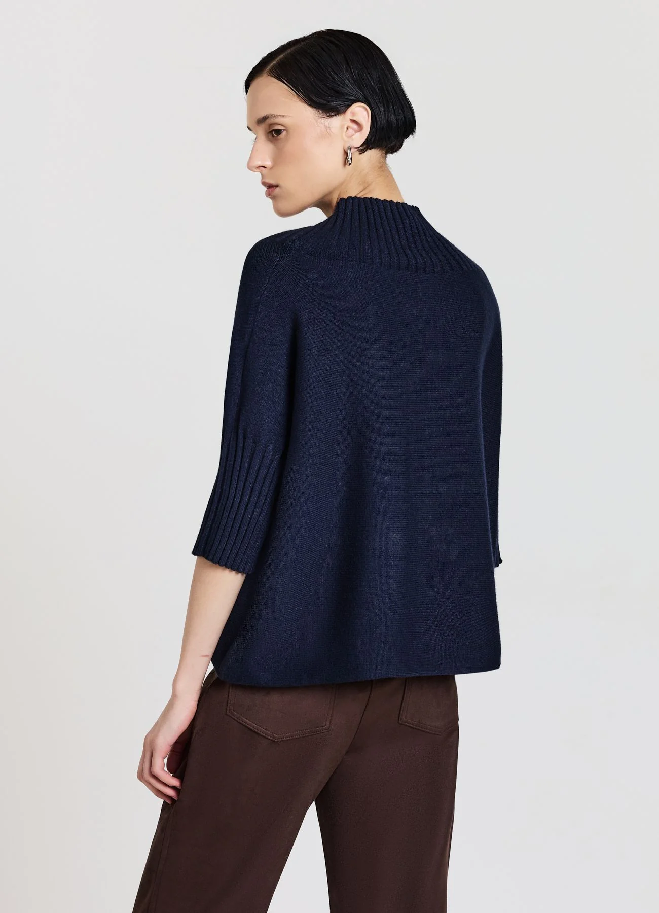Maglia con collo cratere e maniche 3/4