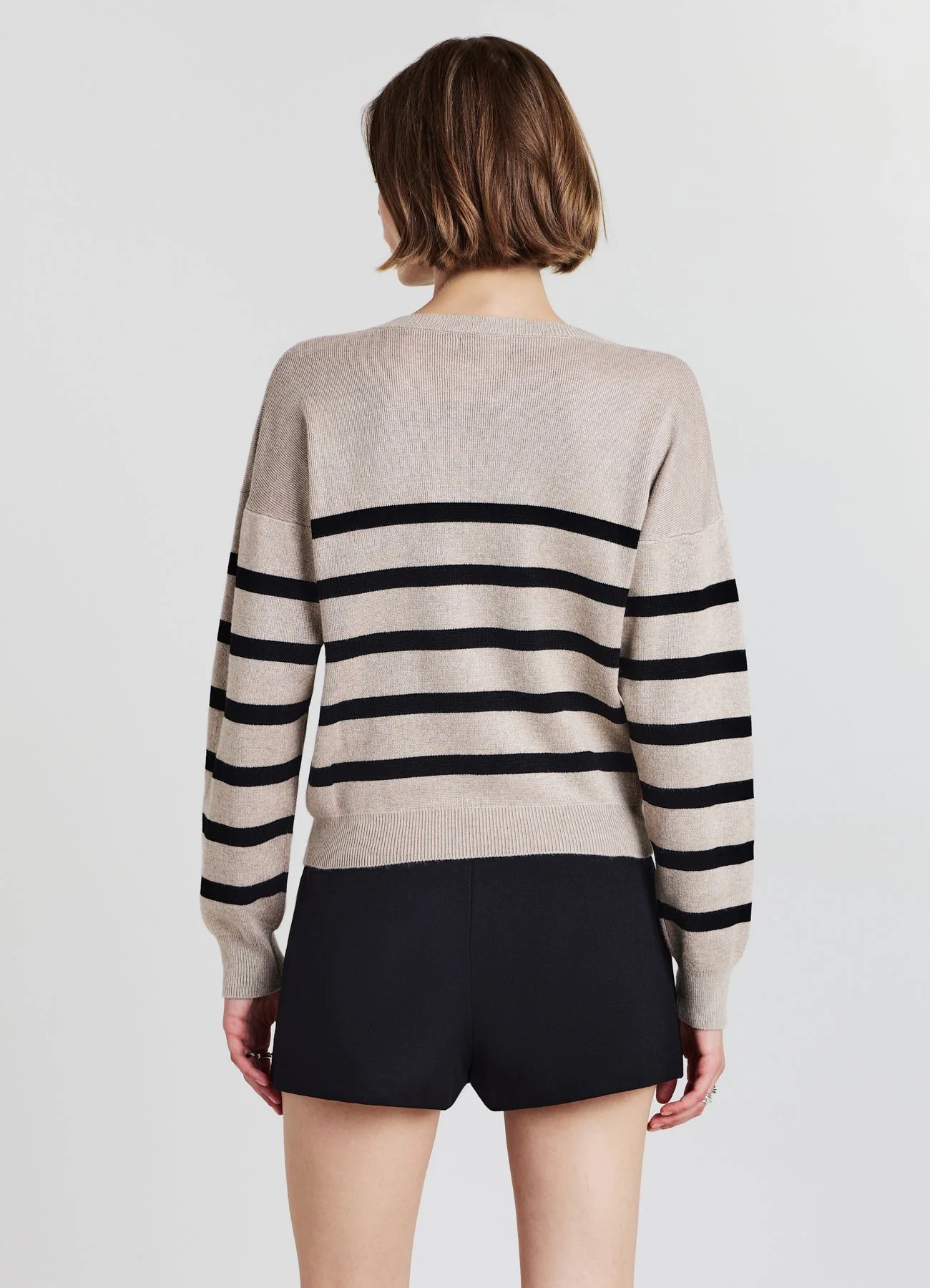 Maglia con scollo a V a righe - Image 3