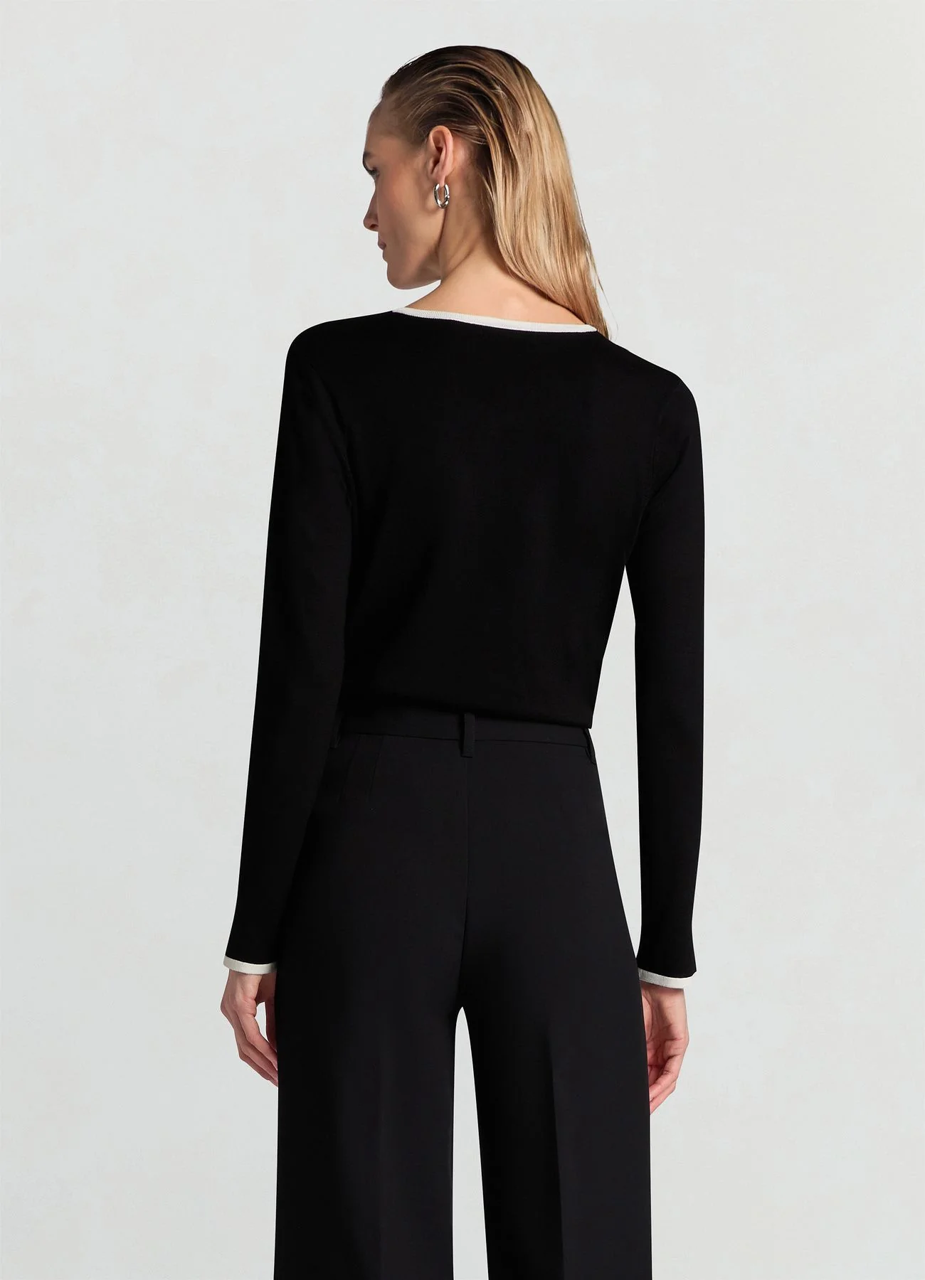 Maglia girocollo con profili a contrasto - Image 2