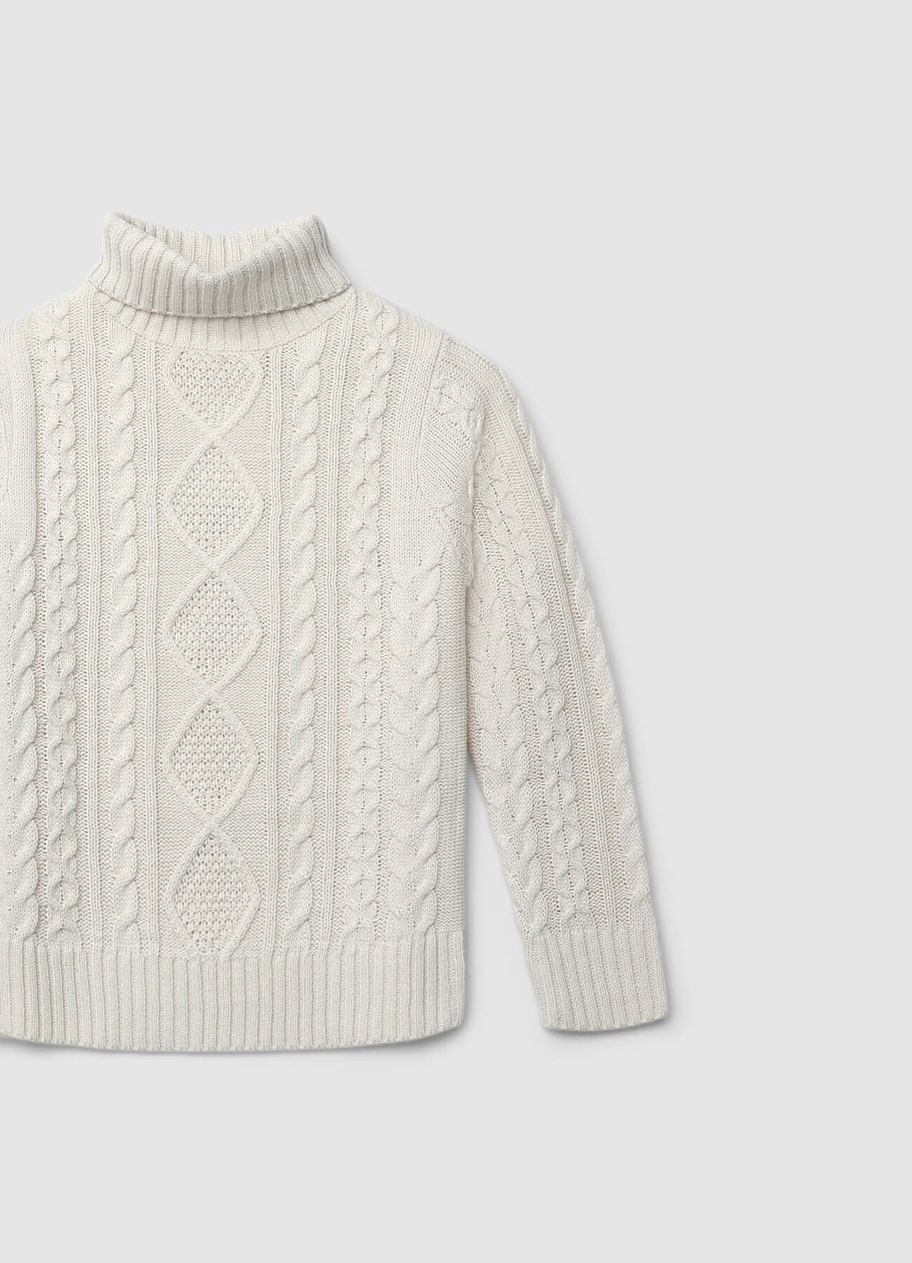 Maglione dolcevita con lavorazione trecce