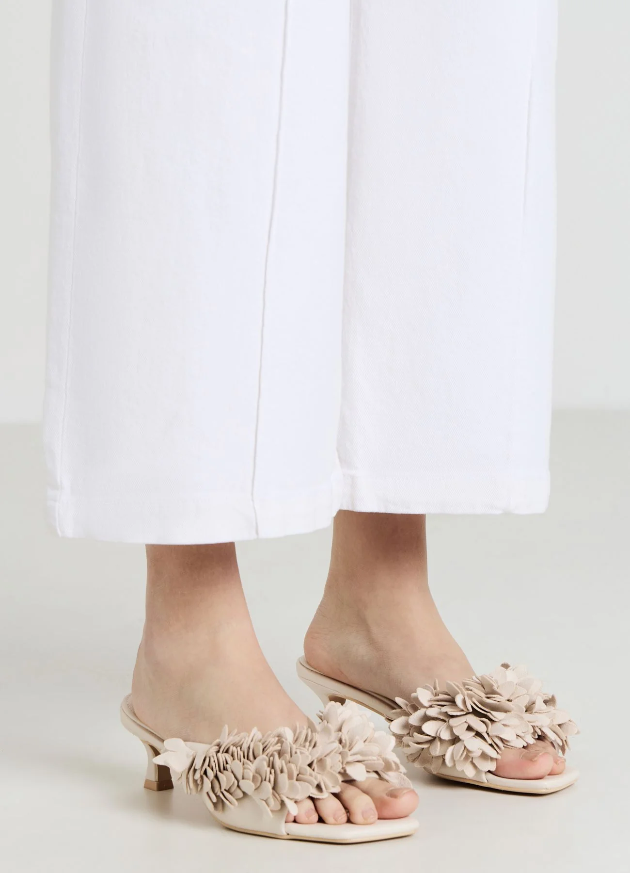Mules con fiori - Image 2