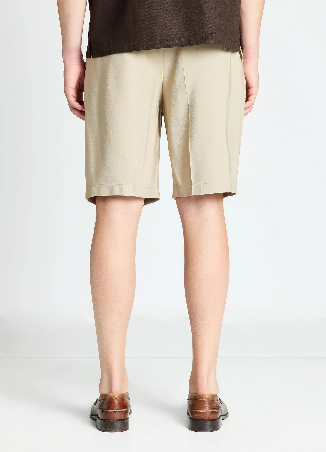 Pantaloncini bermuda con pieghe - Image 2
