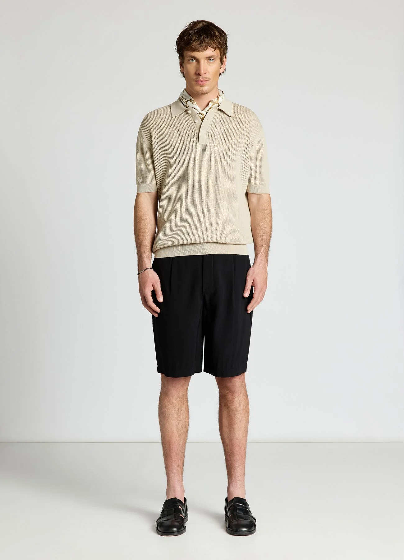 Pantaloncini bermuda con pieghe - Image 2