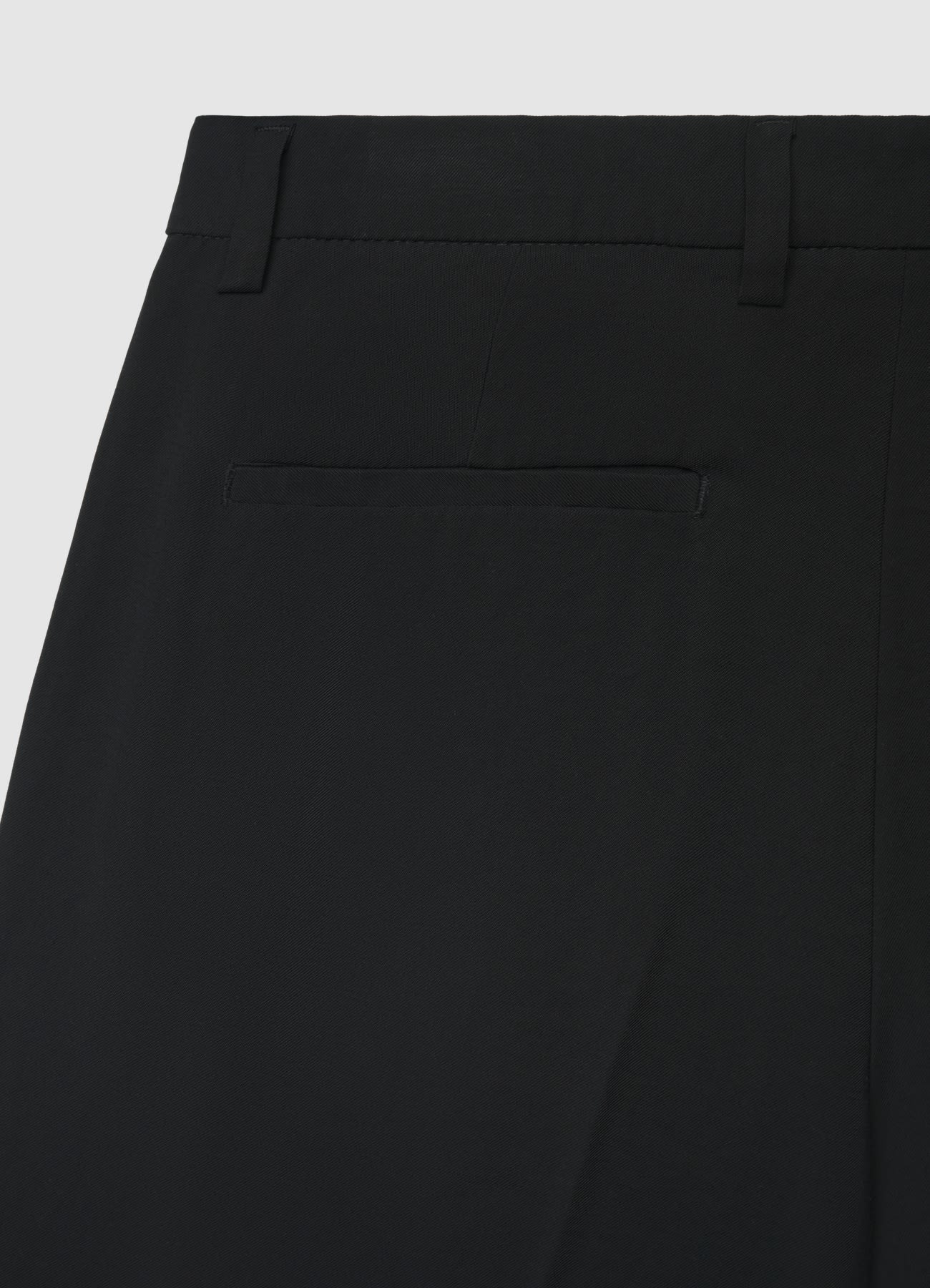 Pantaloncini bermuda con pieghe - Image 6