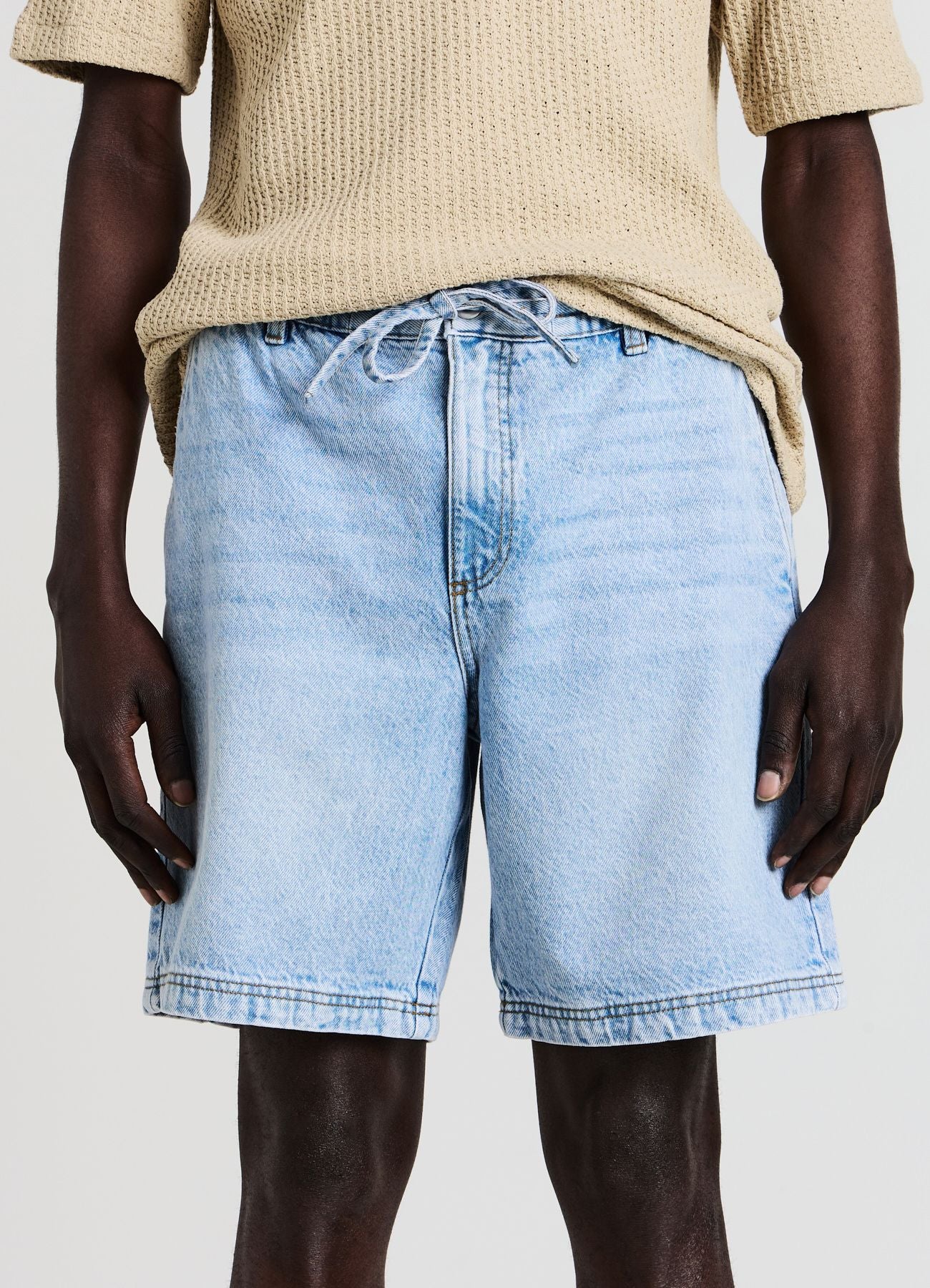 Pantaloncini chino di jeans