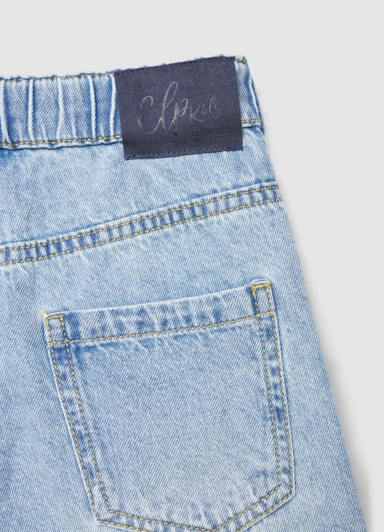 Pantaloncini jeans a tinta unita - Image 2