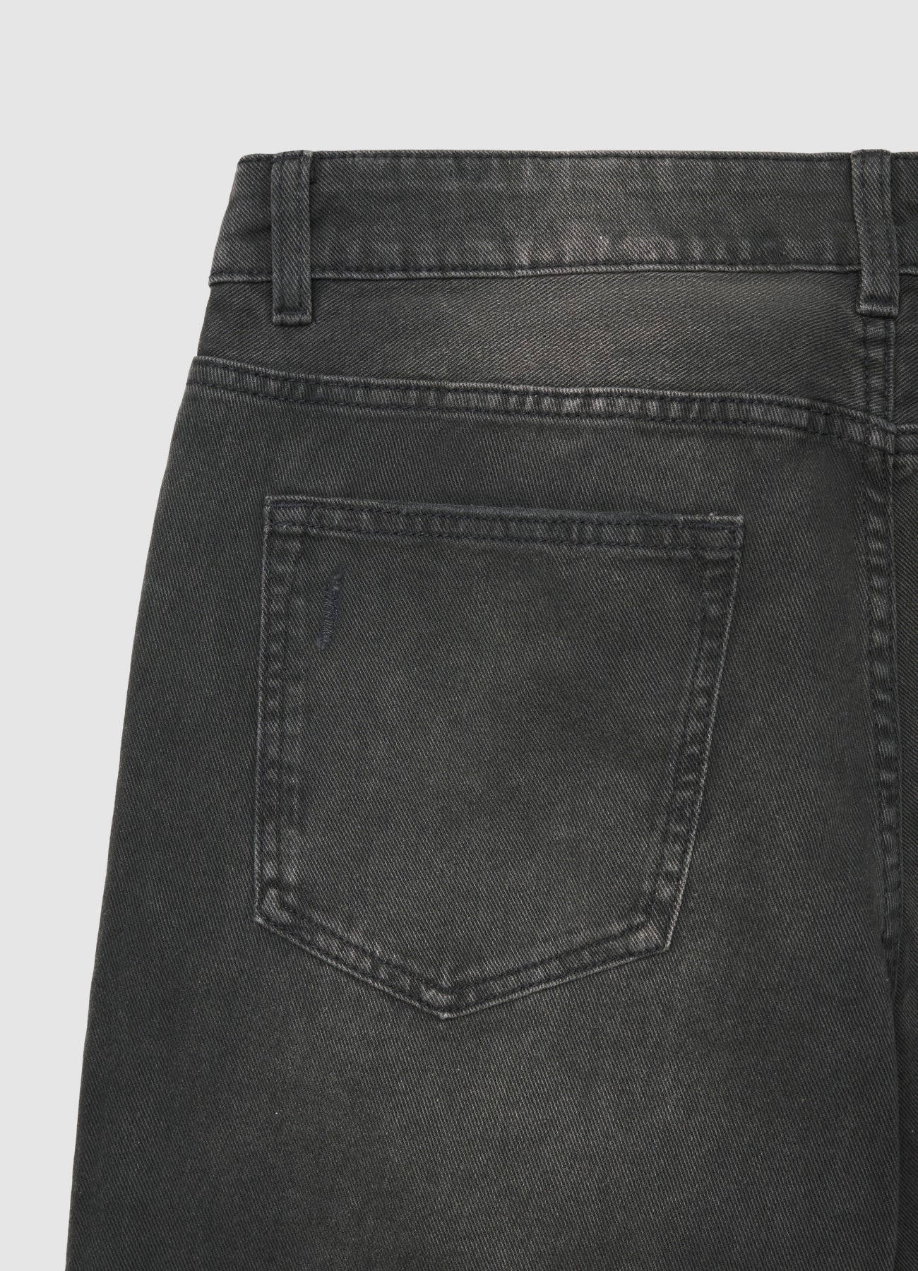 Pantaloncini jeans con strappi e risvolto - Image 6