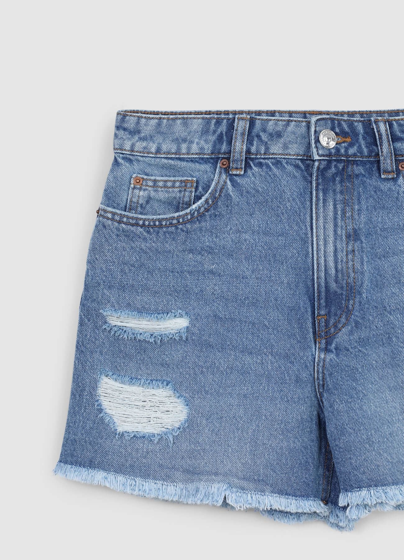 Pantaloncini mom con strappi - Image 4