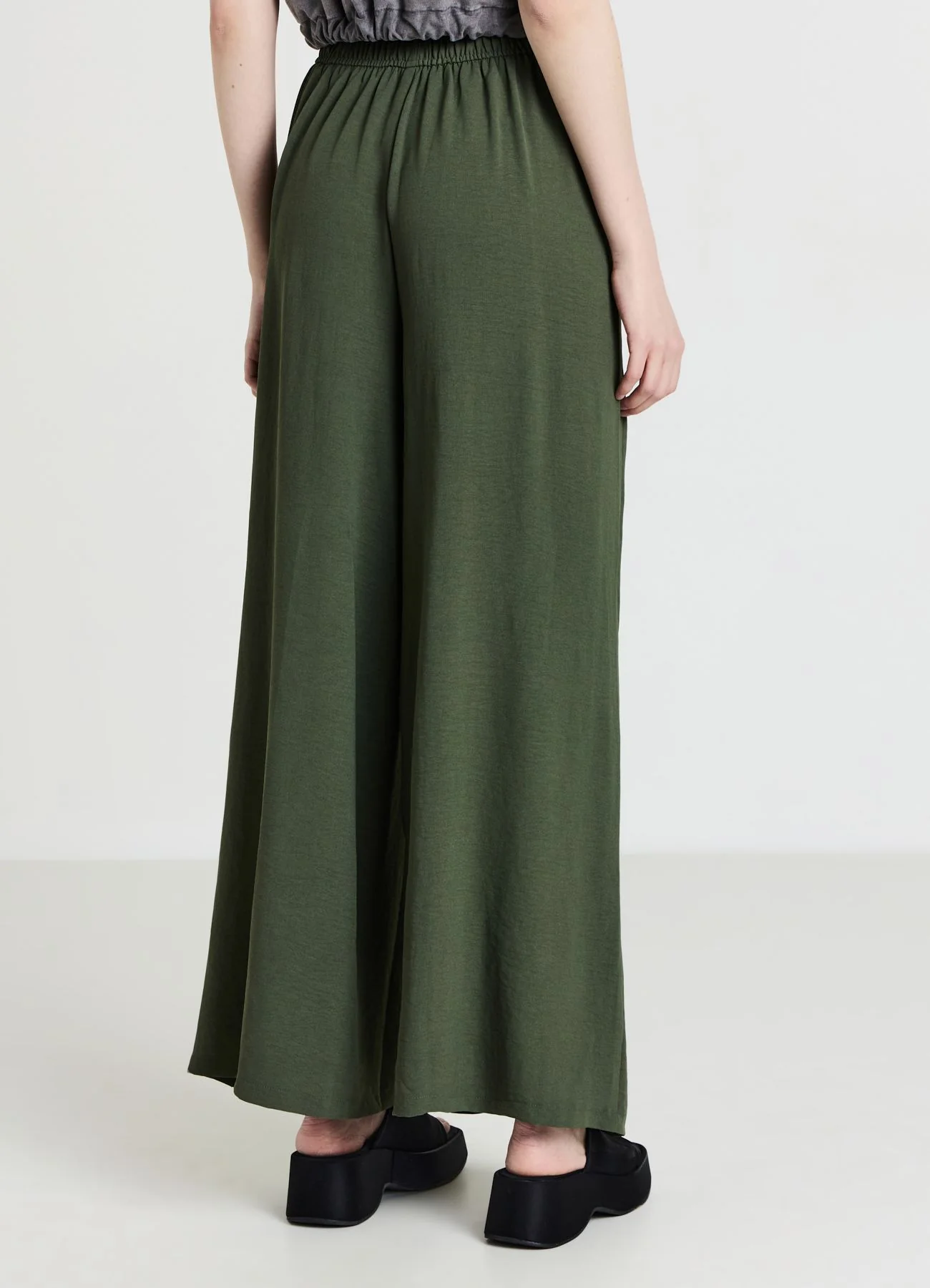 Pantalone con pannelli tinta unita - Image 2