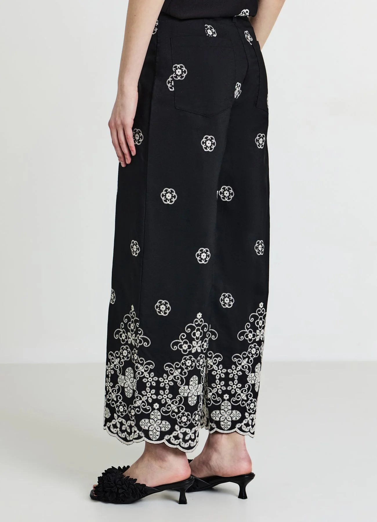 Pantalone culotte con ricami - Image 2