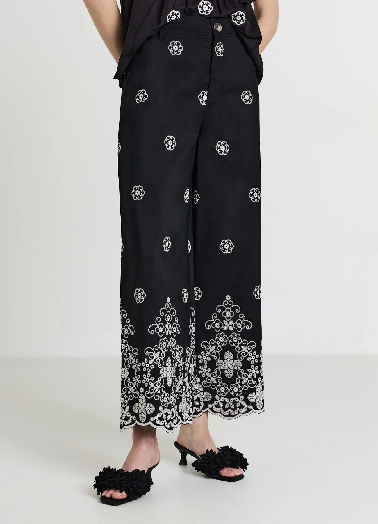 Pantalone culotte con ricami - Image 3
