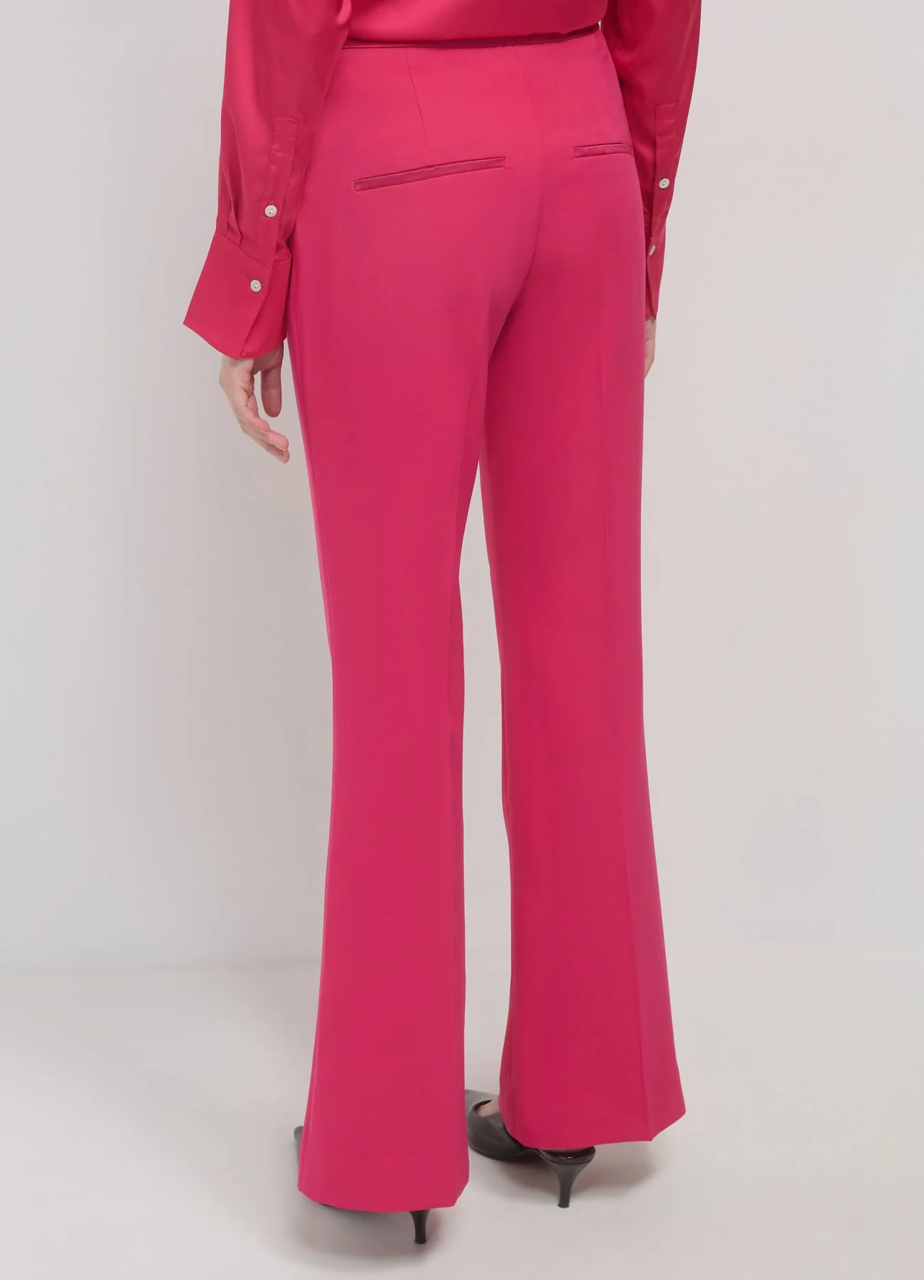 Pantalone zampa fascia simil satin - Image 3