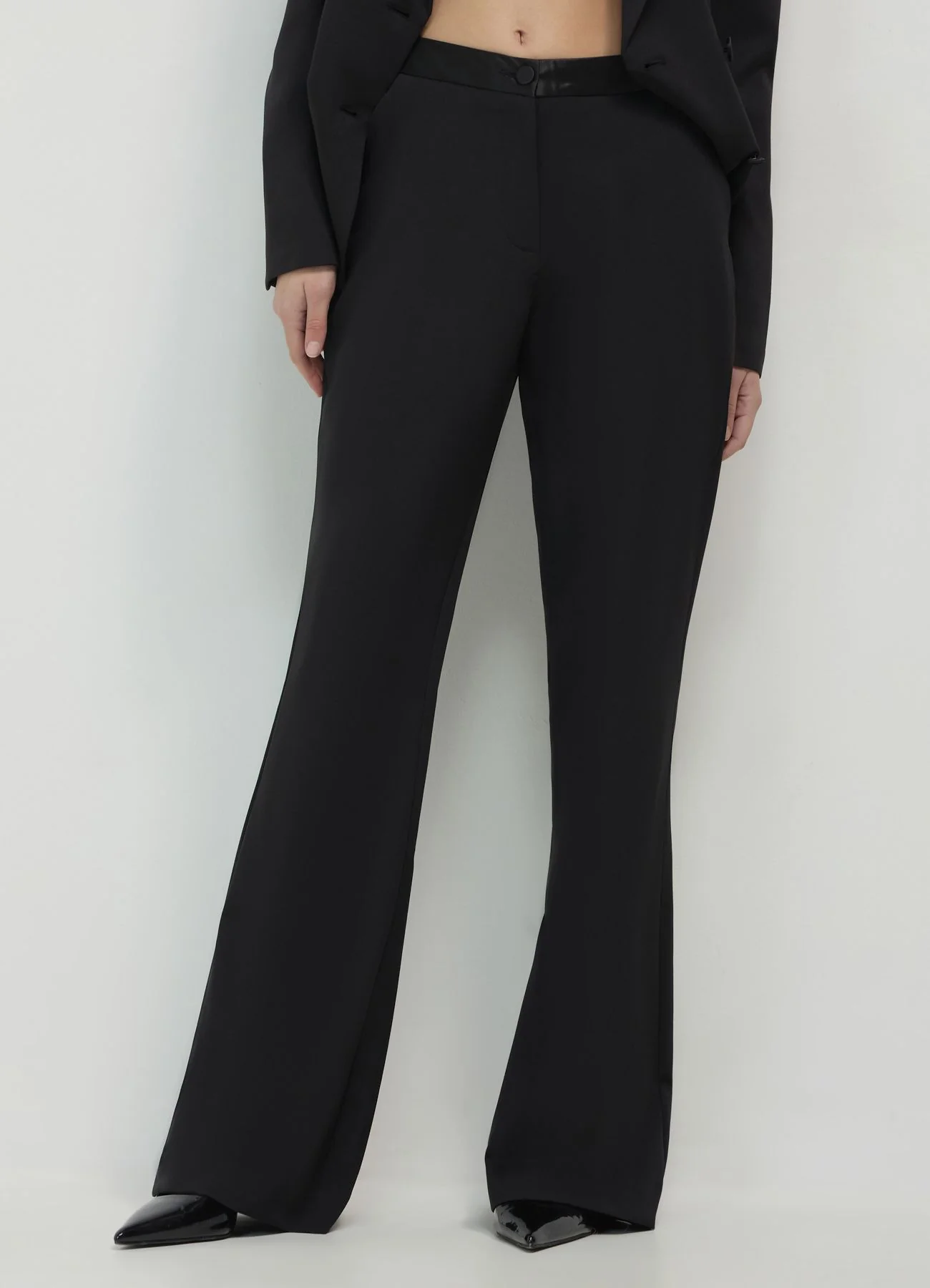 Pantalone zampa fascia simil satin - Image 2