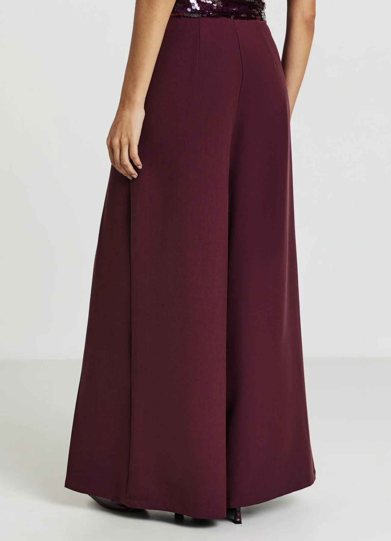 Pantaloni ampi con pieghe - Image 3