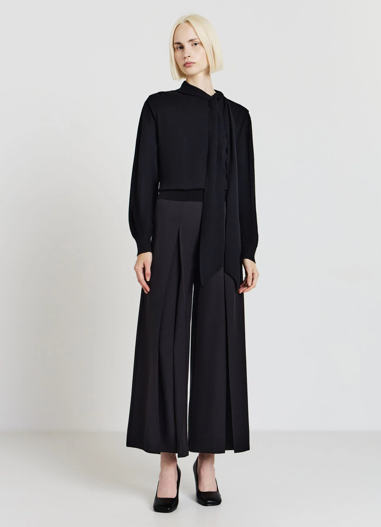 Pantaloni ampi con pieghe - Image 3
