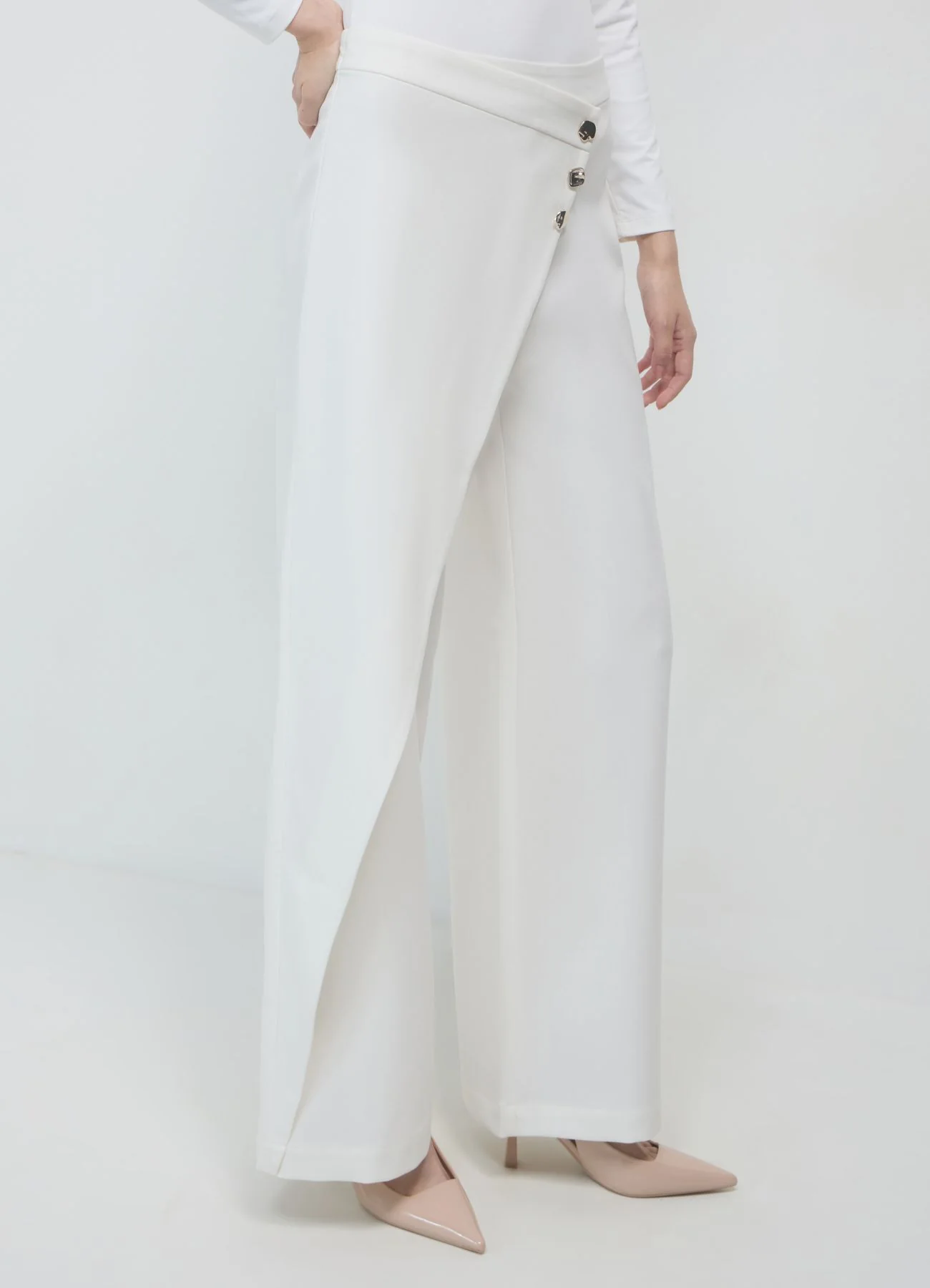Pantaloni bottoni oro asimmetrici