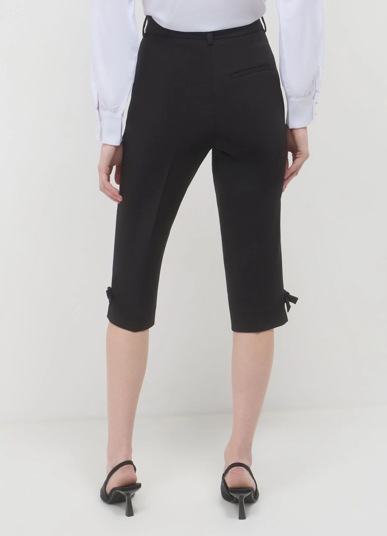 Pantaloni capri con fiocchetti - Image 3