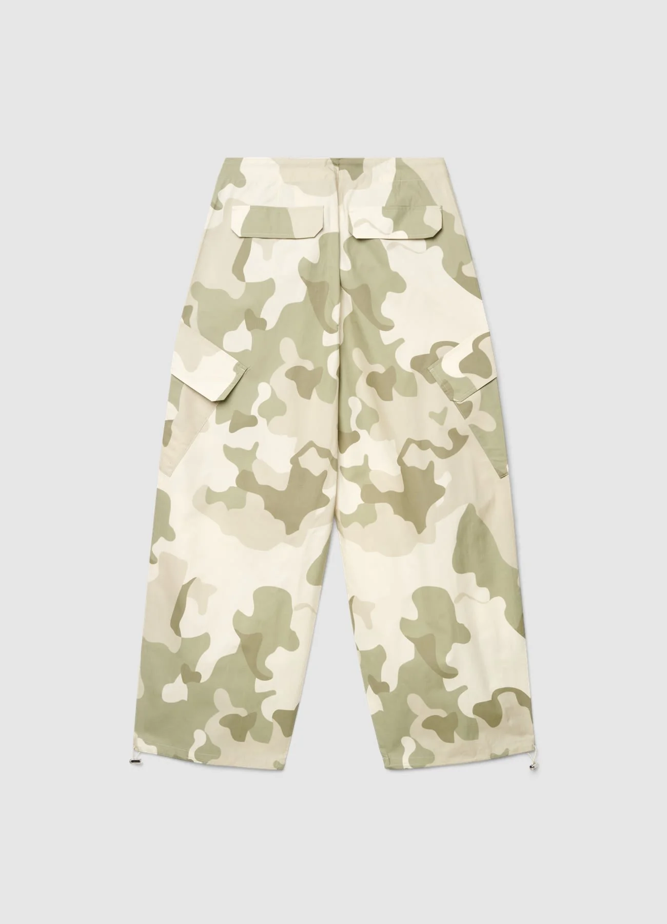 Pantaloni cargo con stampa camouflage e coulisse - Image 4