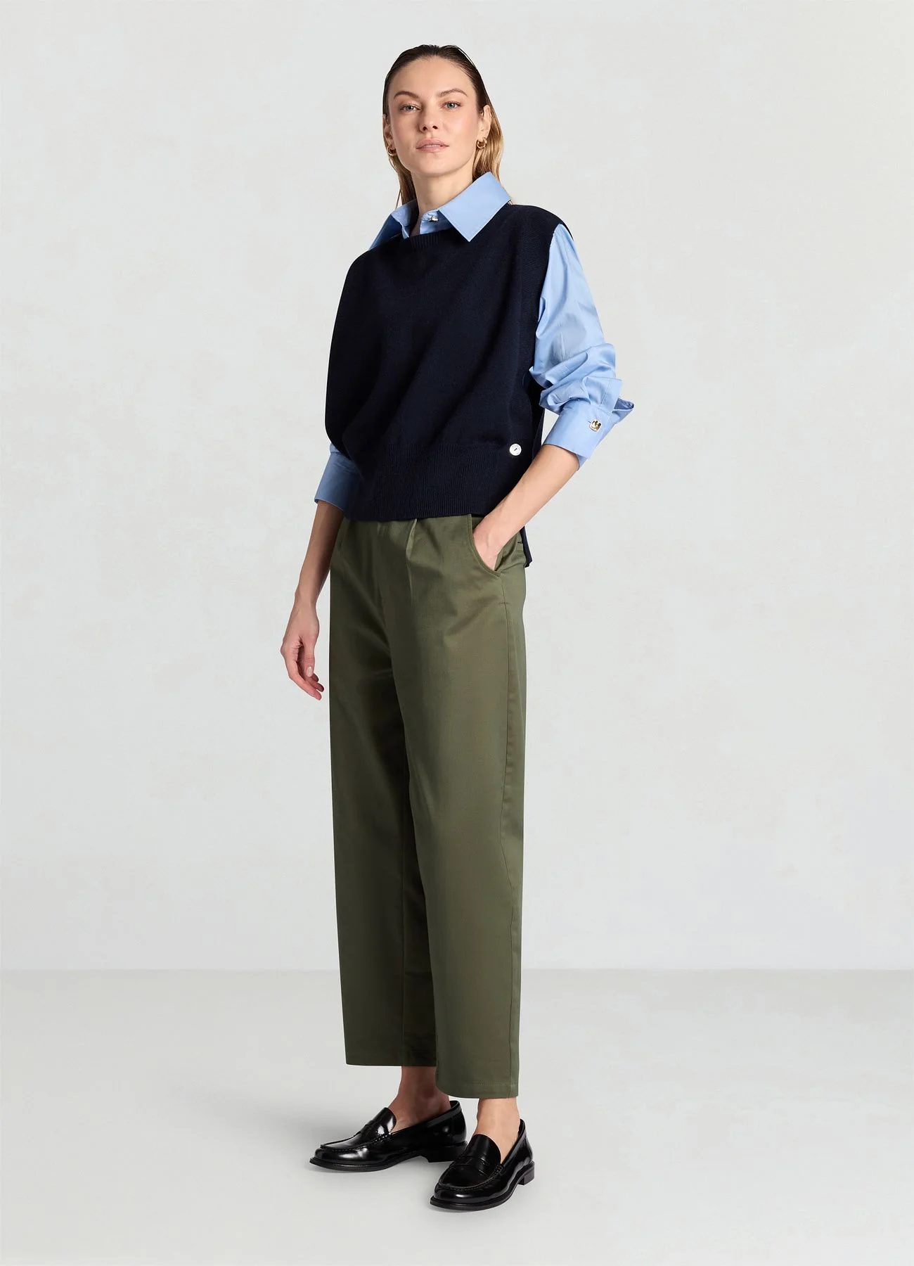 Pantaloni carrot in cotone rasatello