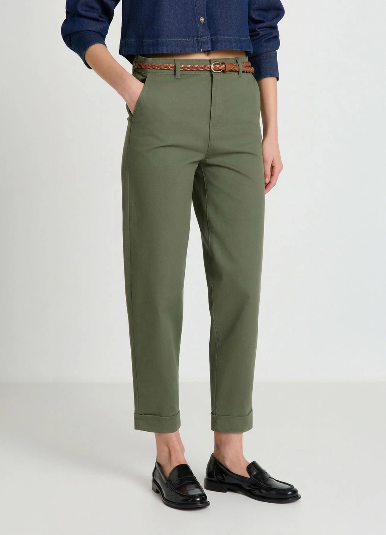 Pantaloni chino con cintura intrecciata - Image 2