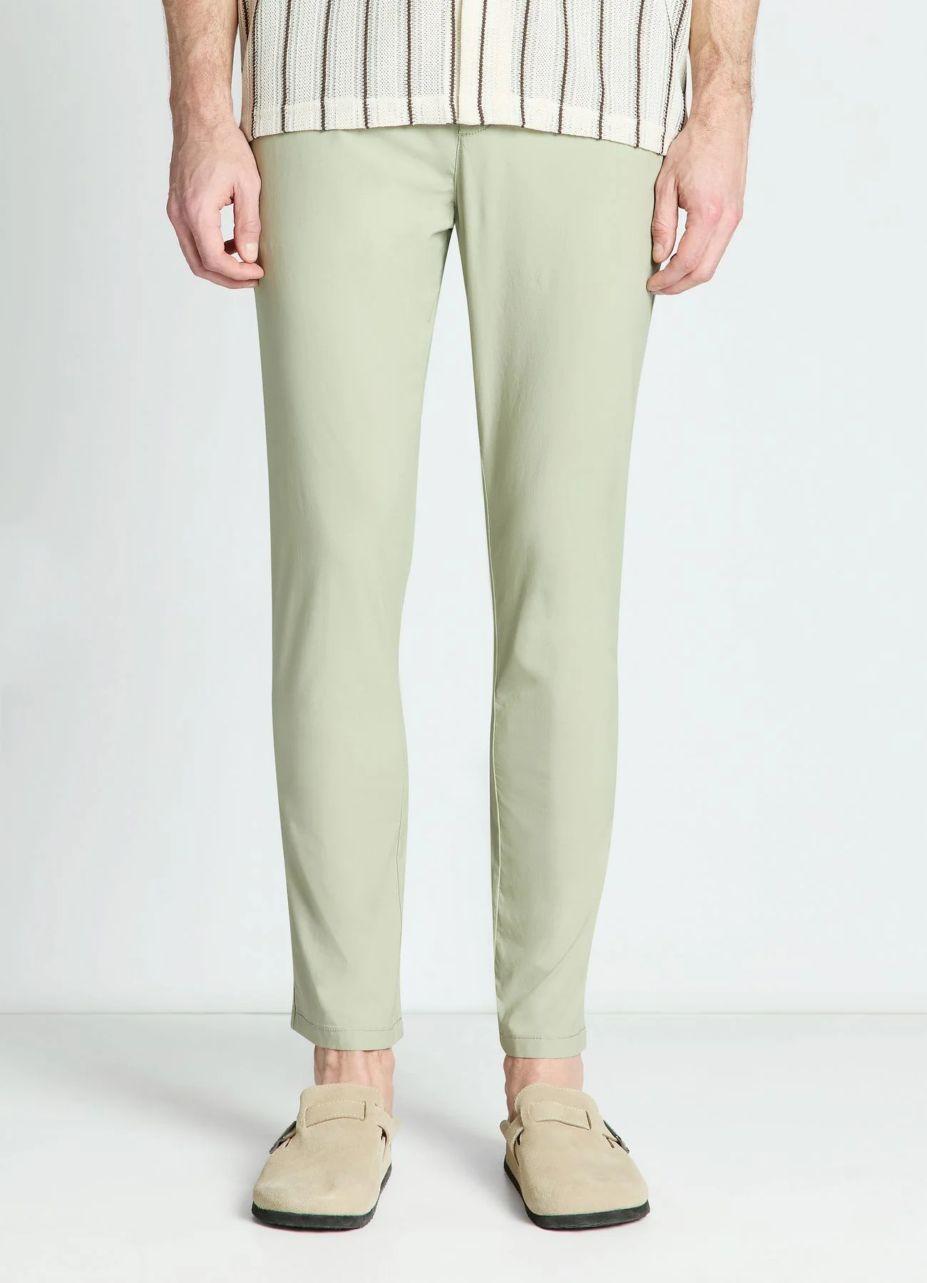 Pantaloni chino con elastico in vita