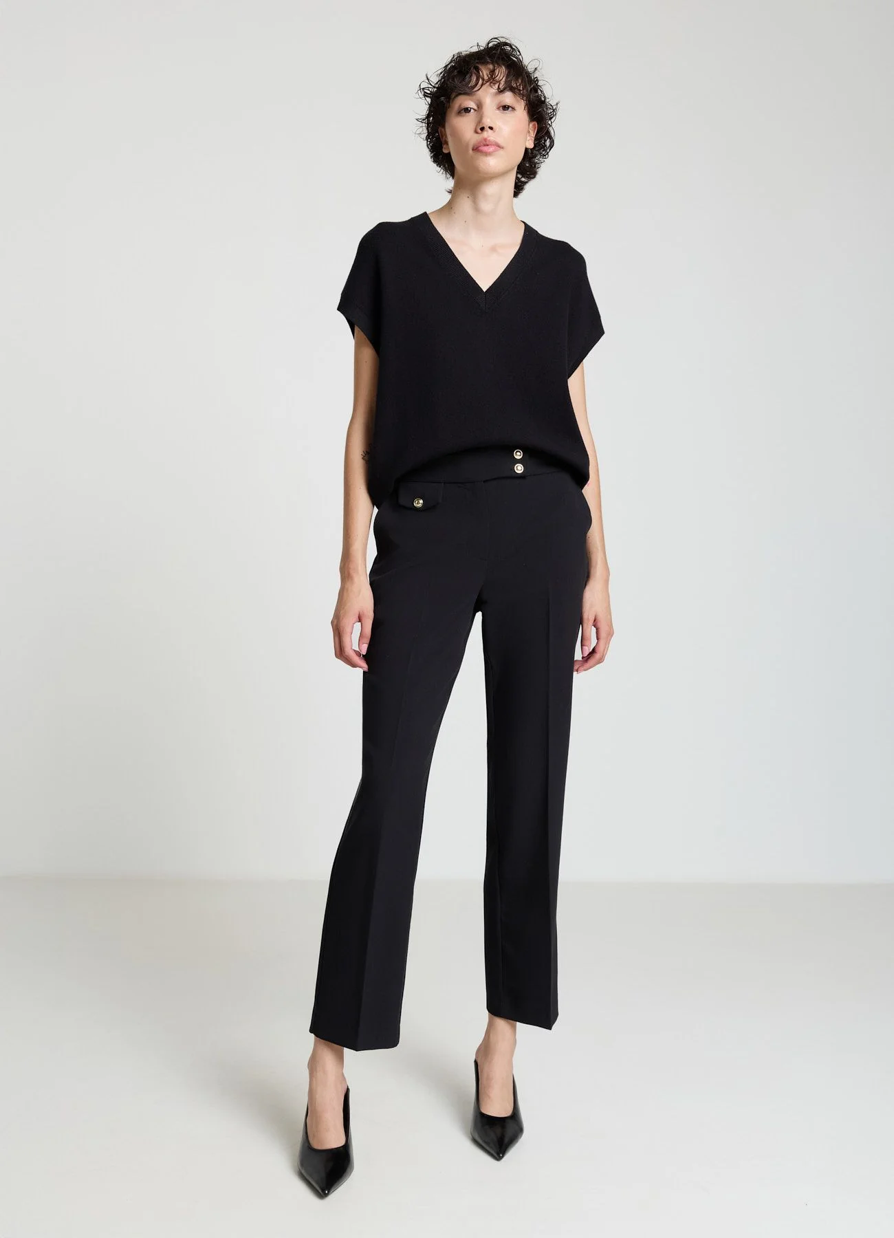 Pantaloni chino slim con bottoni decorativi - Image 3