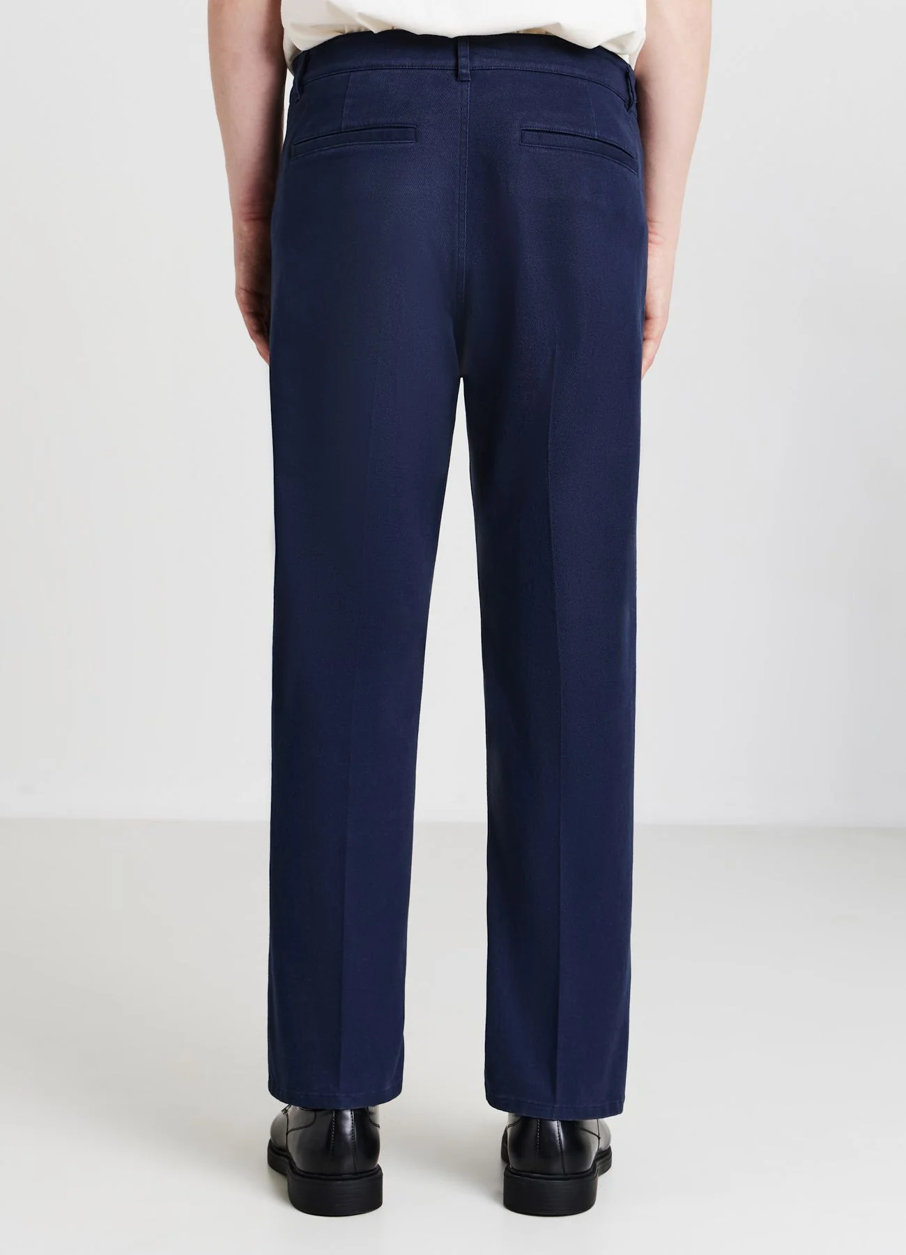 Pantaloni con tasche applicate - Image 2