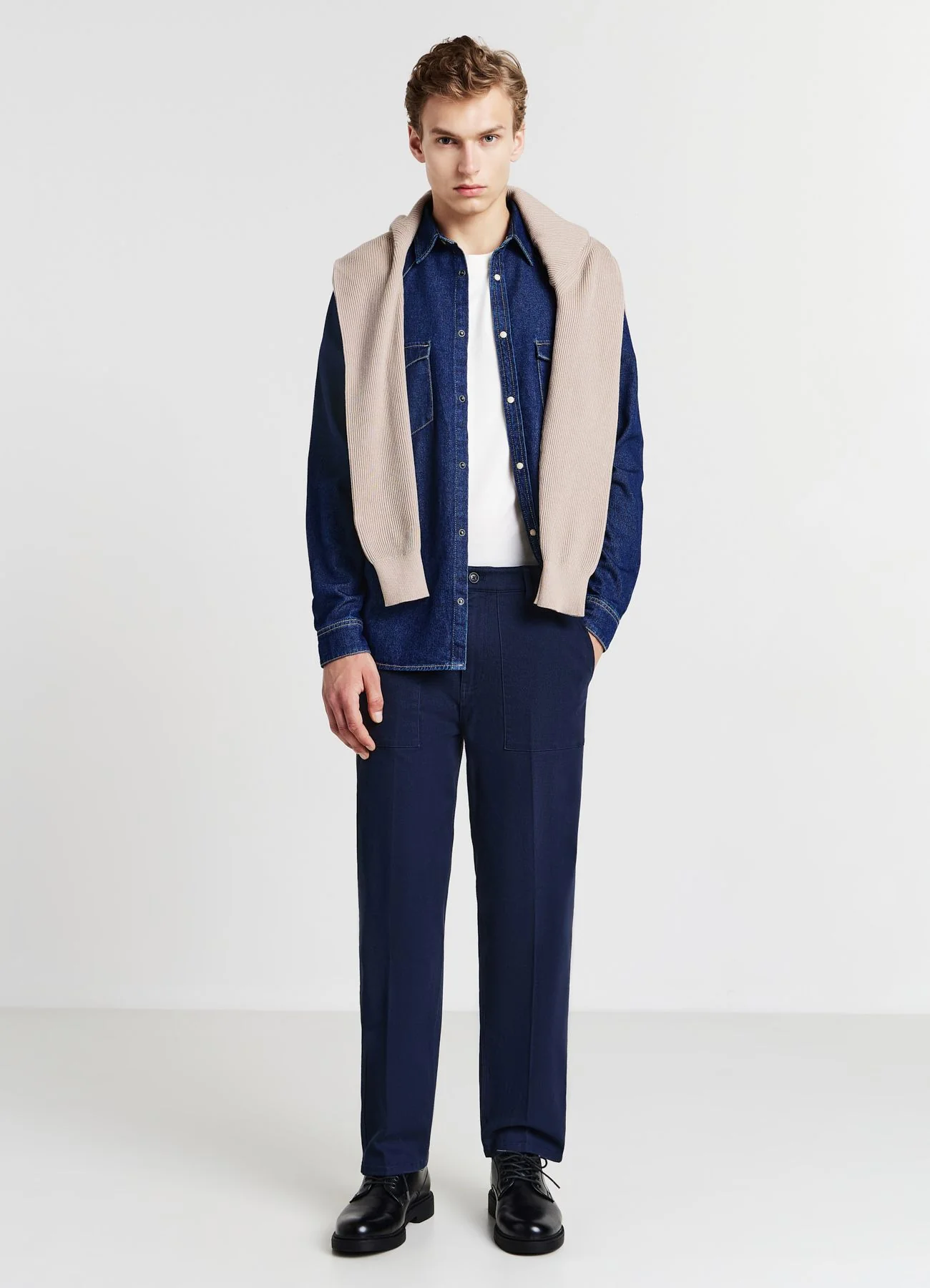Pantaloni con tasche applicate - Image 3