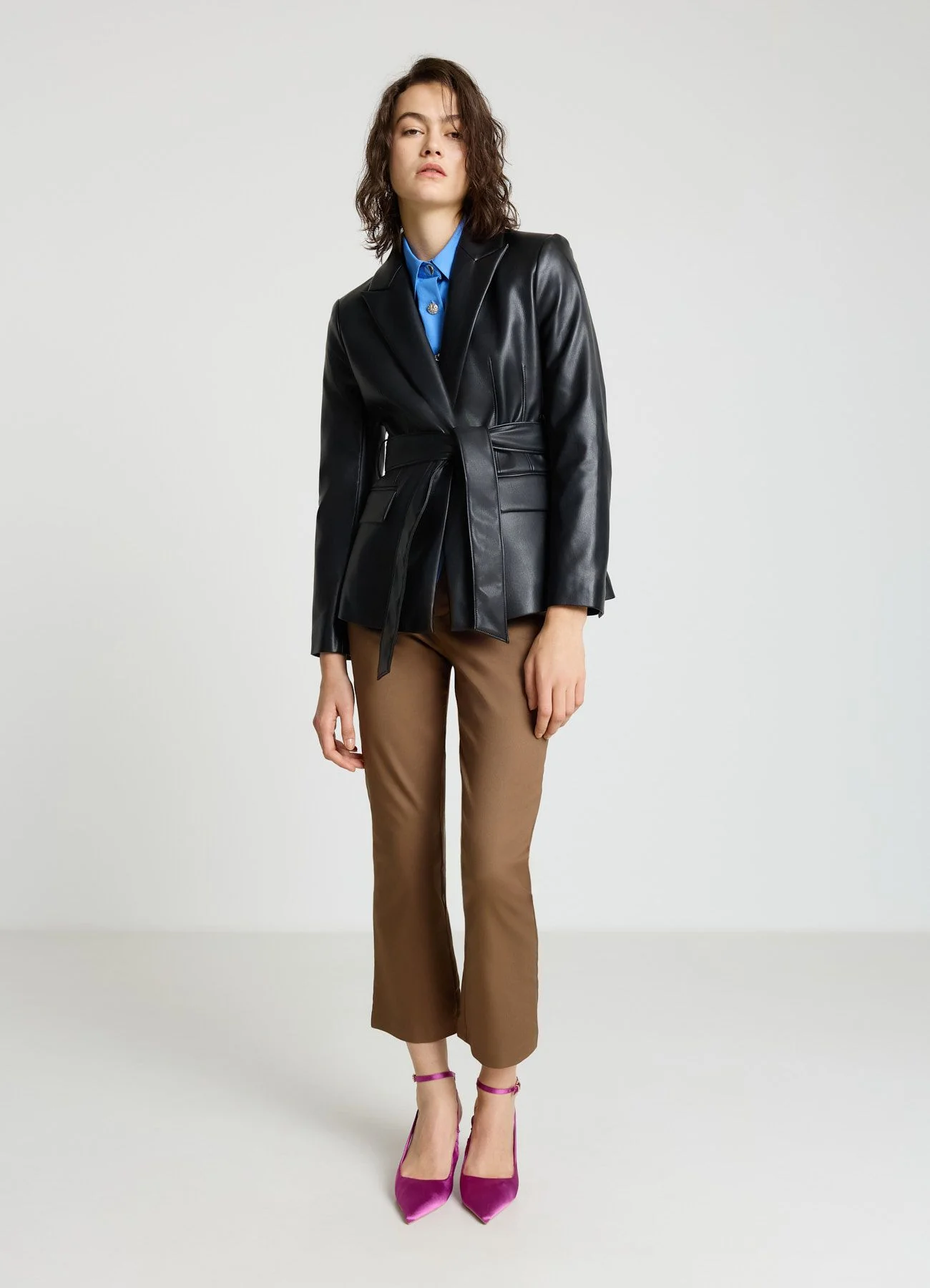 Pantaloni cropped flare tinta unita - Image 2
