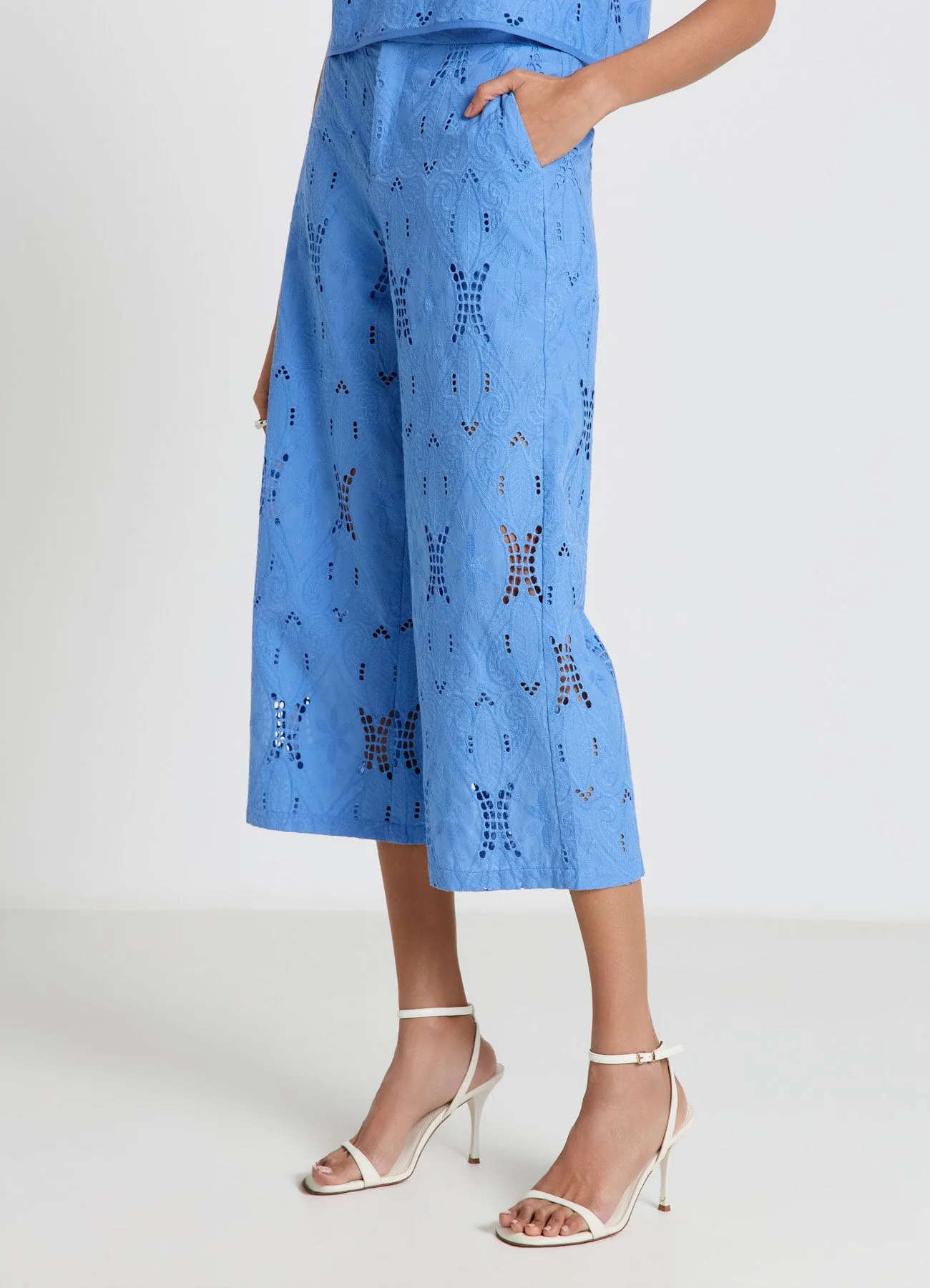 Pantaloni culotte in sangallo