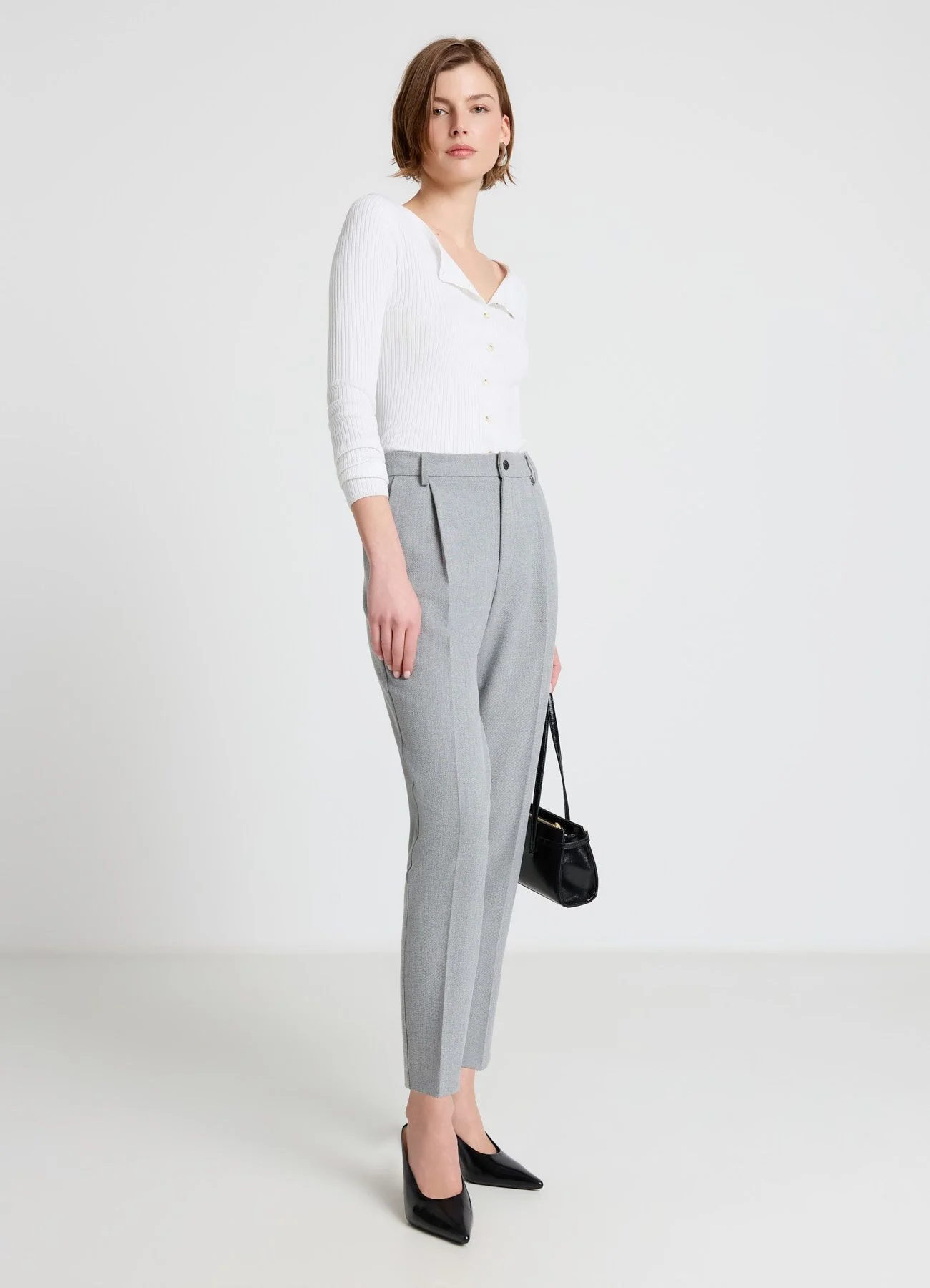 Pantaloni dritti con elastico posteriore