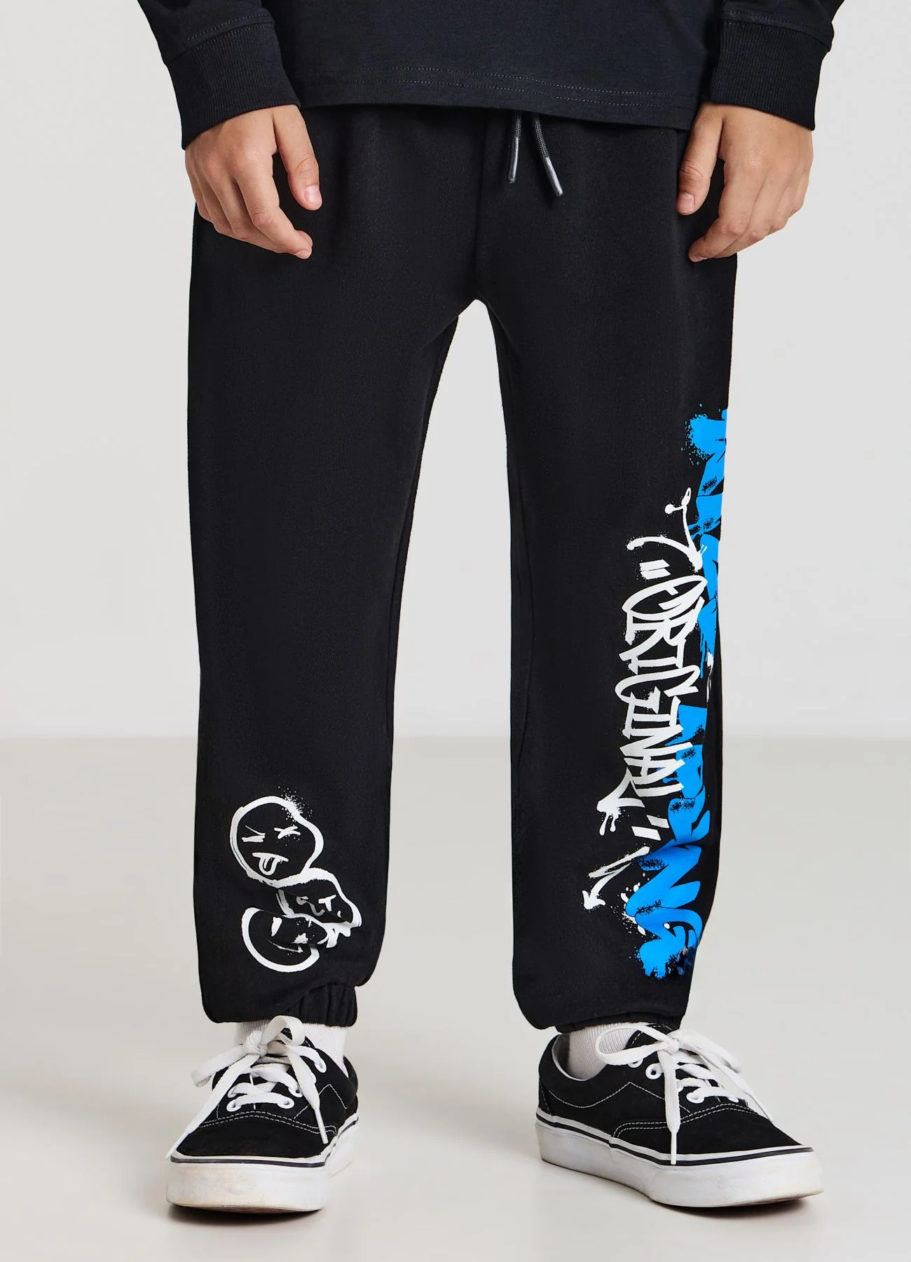 Pantaloni ginnici con stampa graffiti