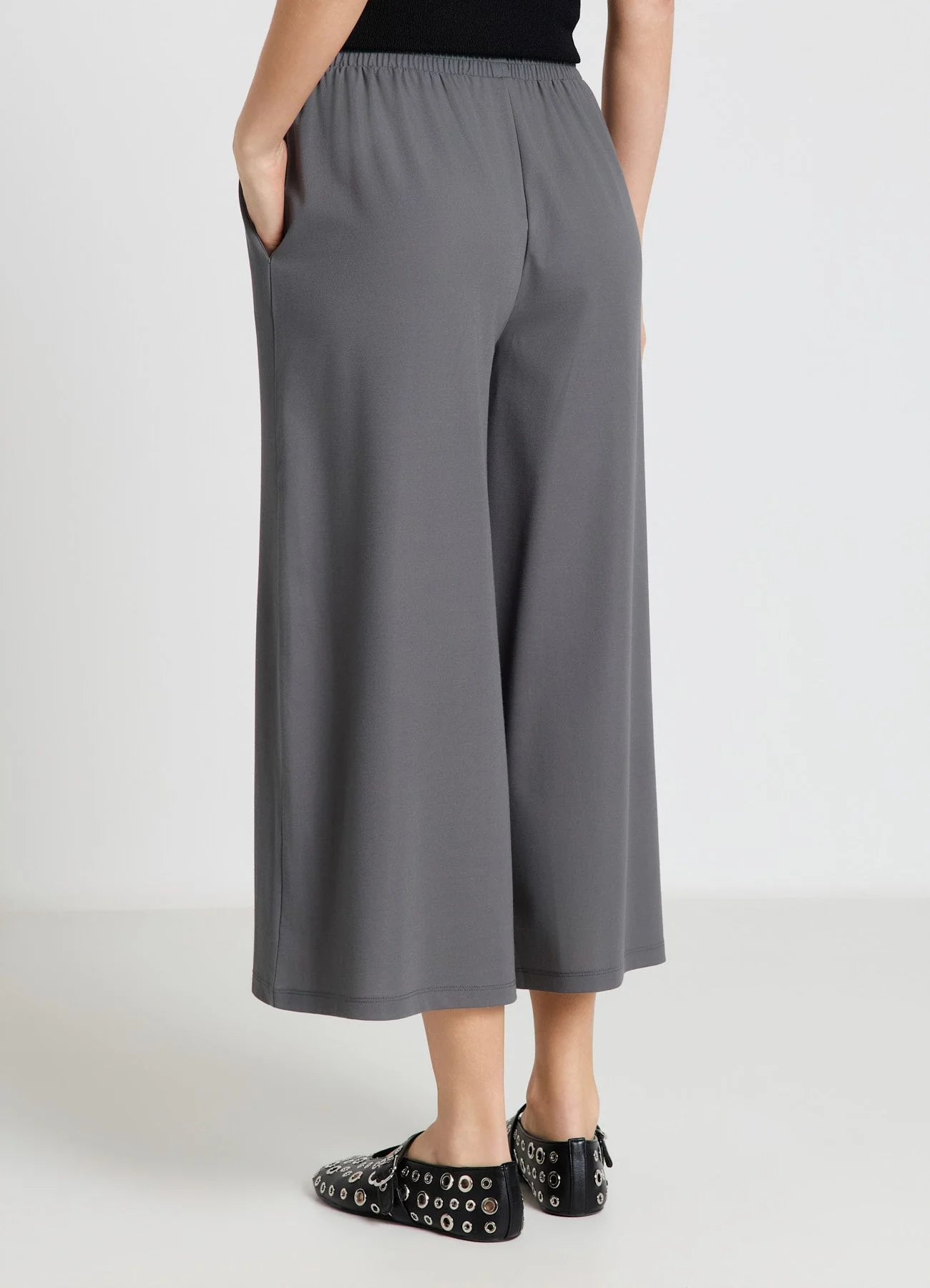 Pantaloni ginnici crop tinta unita - Image 3