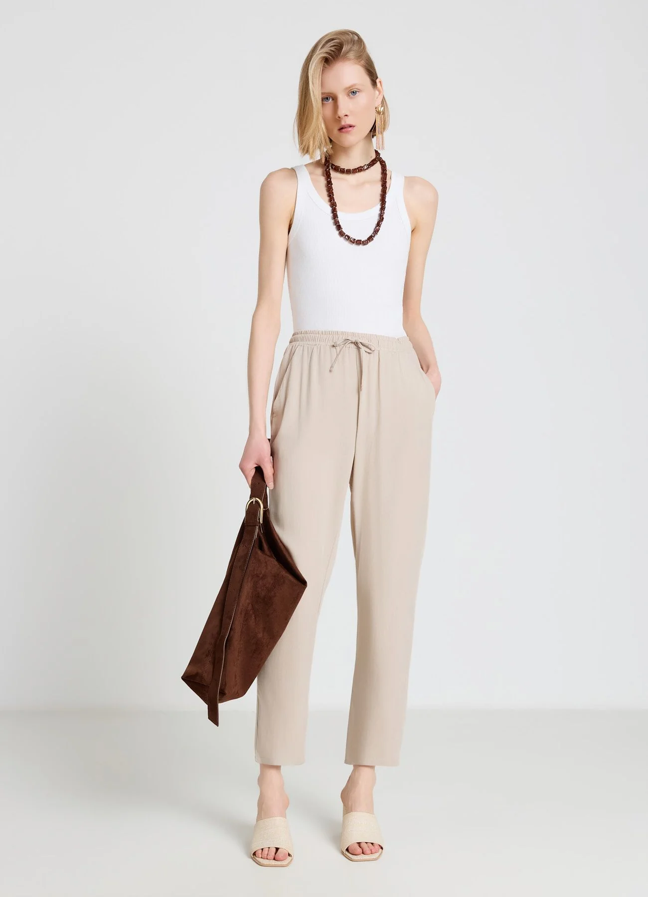 Pantaloni lunghi con vita elasticizzata e coulisse