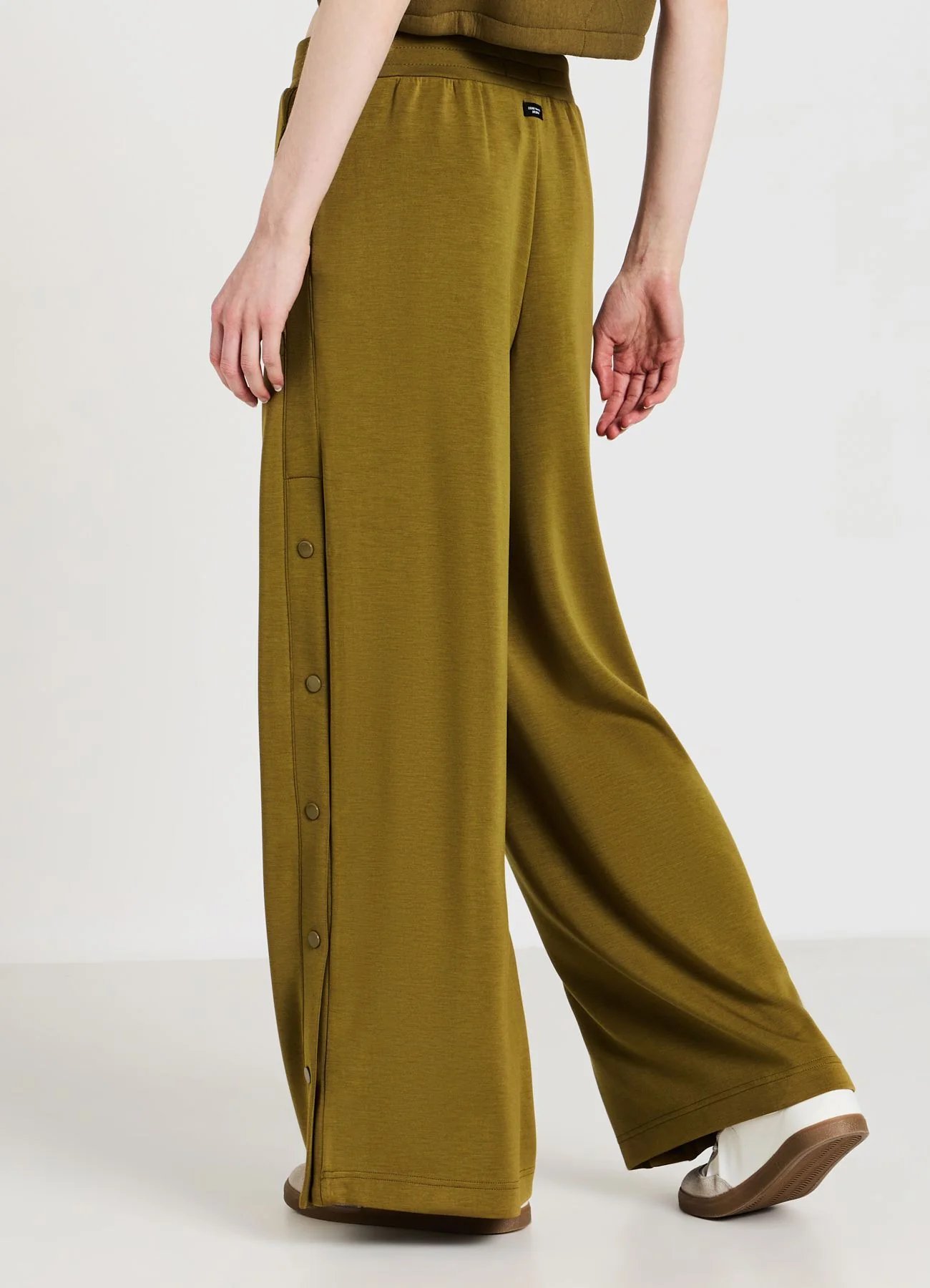 Pantaloni palazzo con bottoni laterali