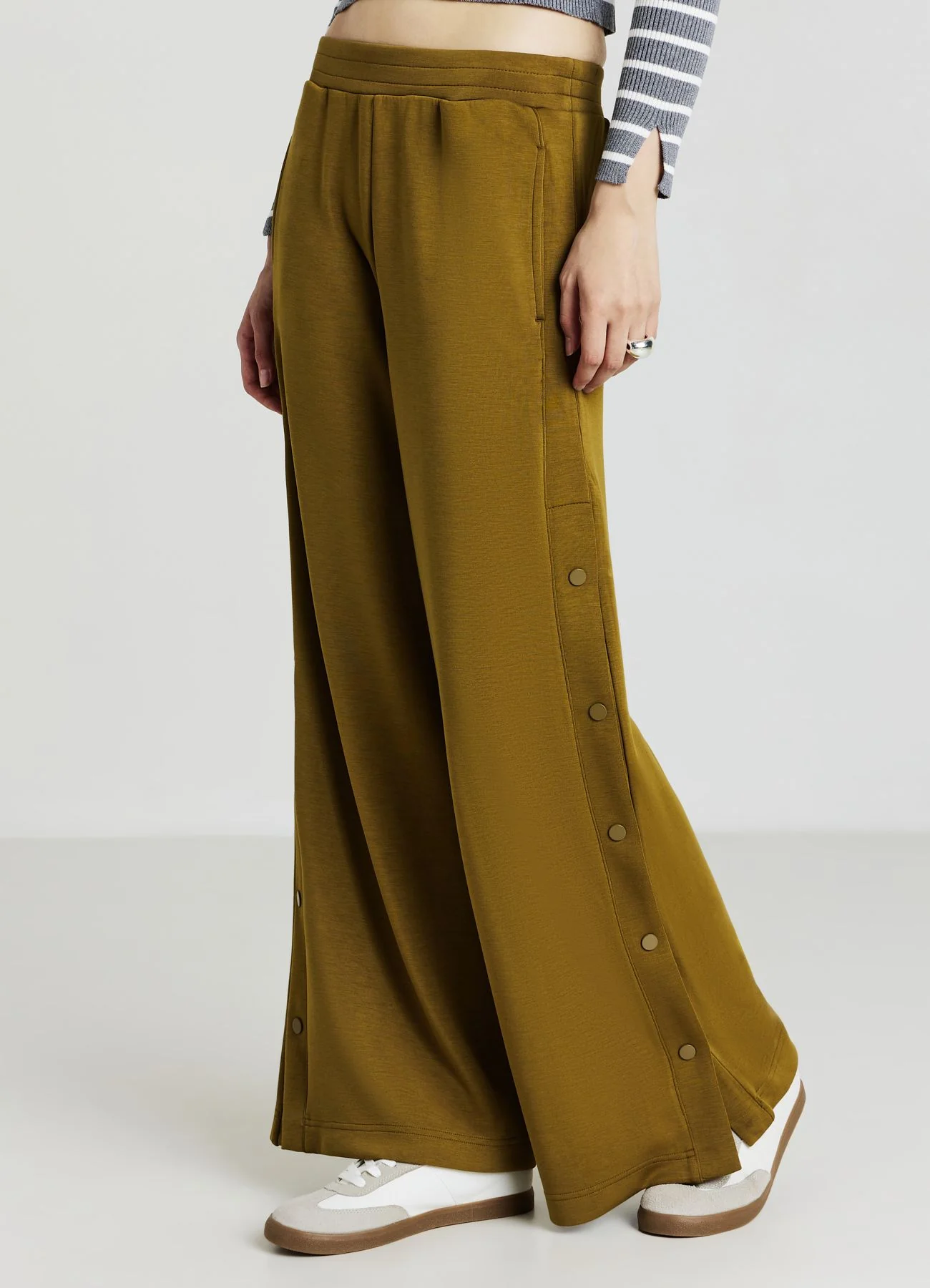 Pantaloni palazzo con bottoni laterali - Image 7