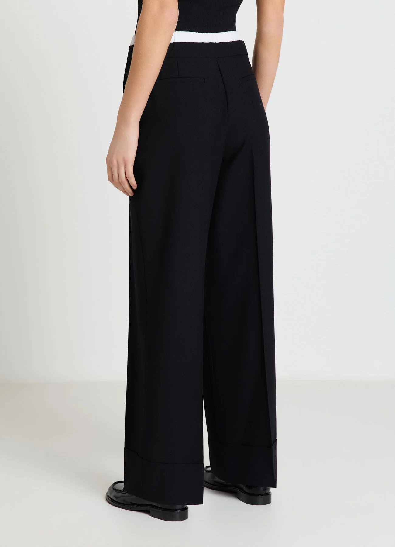Pantaloni palazzo con risvolto e fascia in vita - Image 3