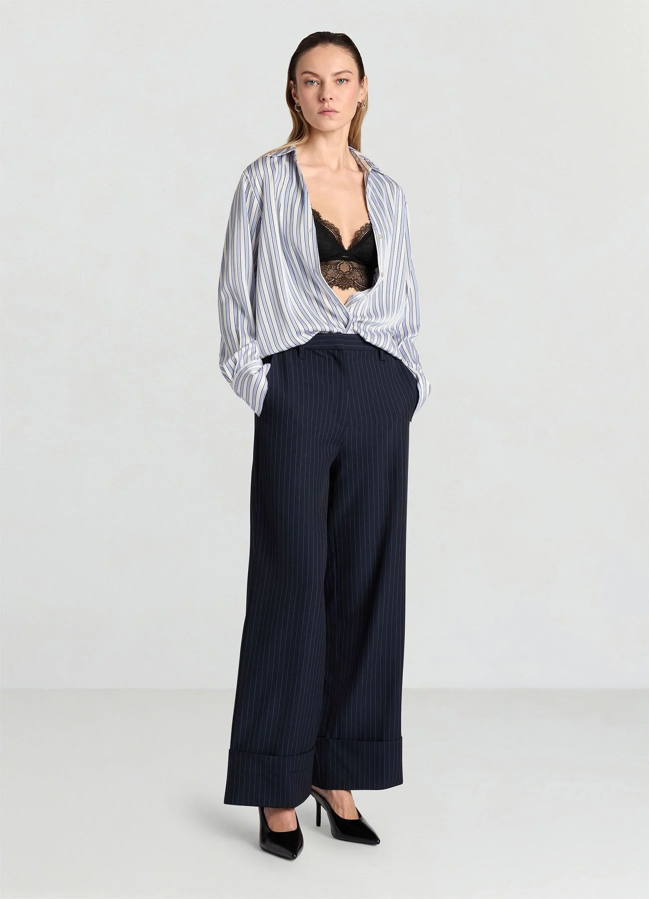 Pantaloni palazzo gessati con risvolto