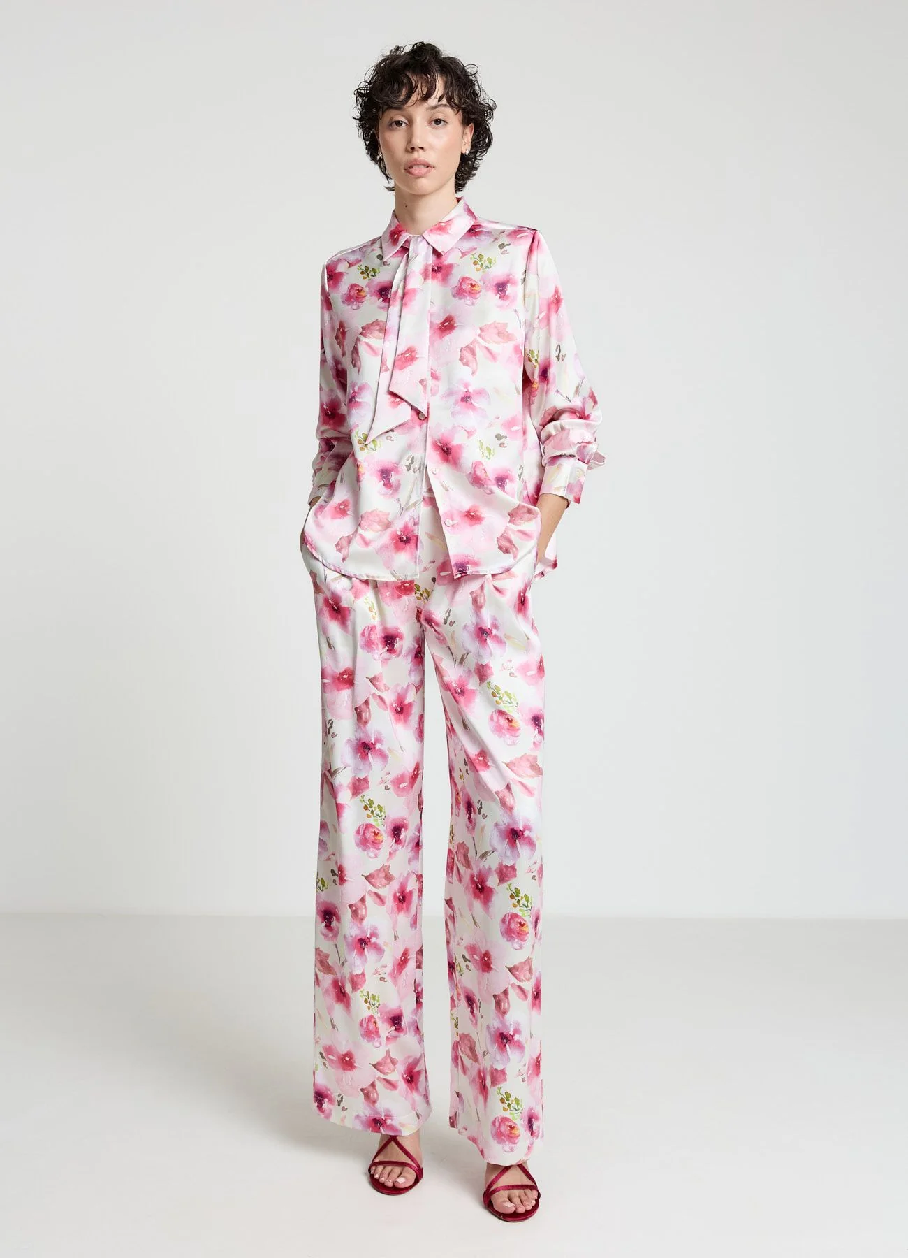 Pantaloni palazzo similsatin fantasia fiori - Image 2