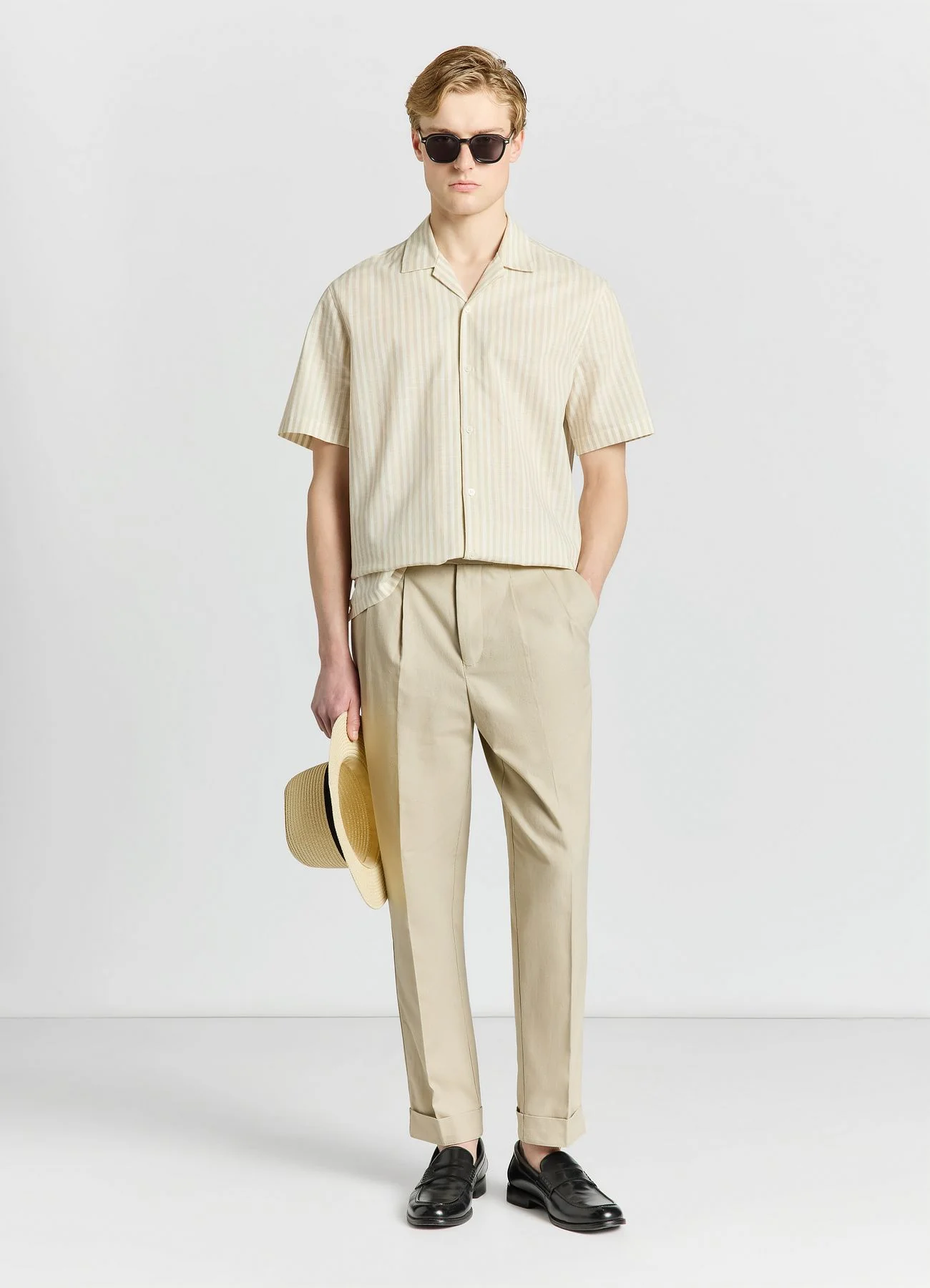 Pantaloni sartoriali con fibbia in vita